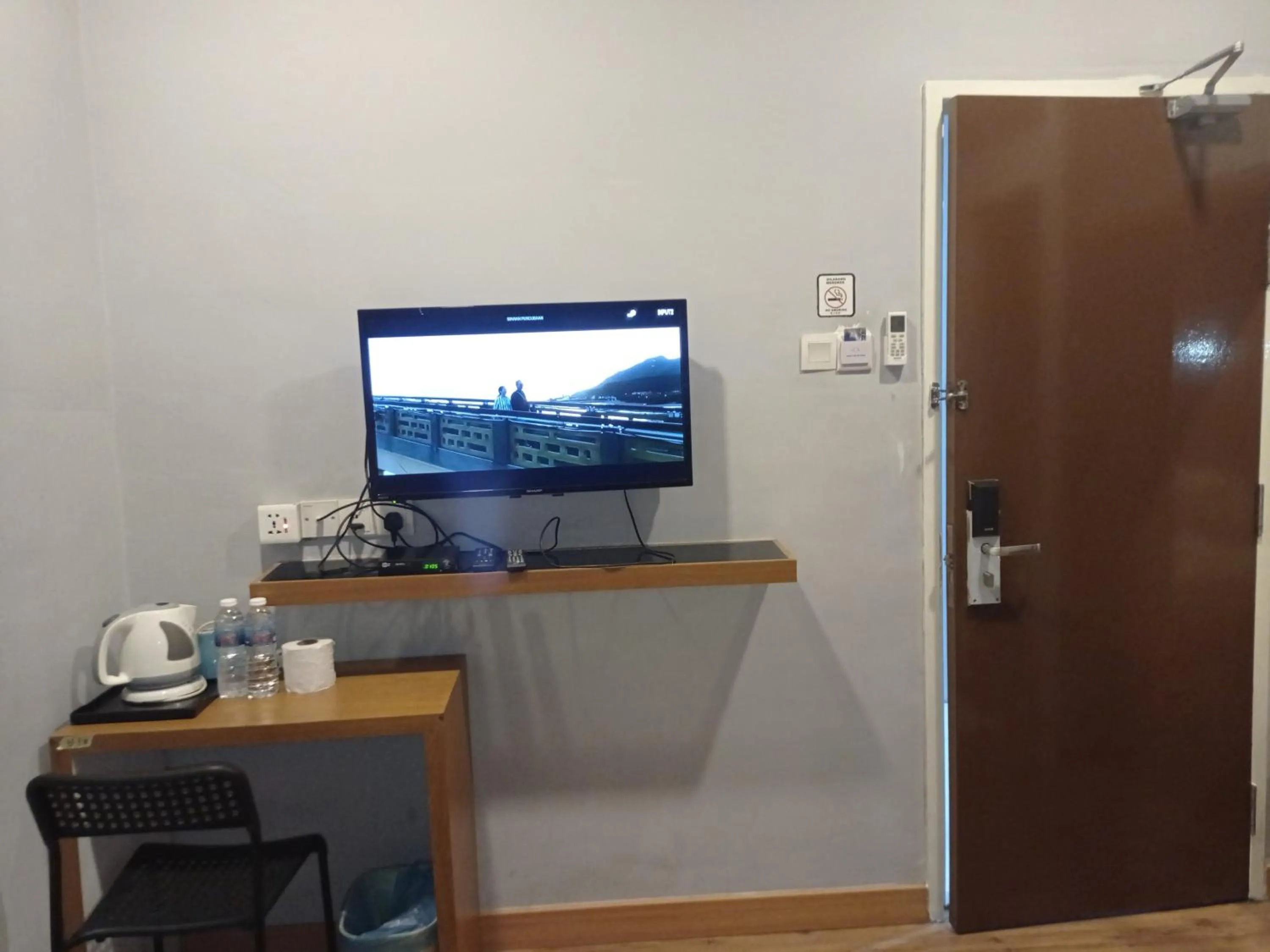 Hotel Ariana 5 minutes Bukit Indah 15 minutes Legoland 20 minutes Utm