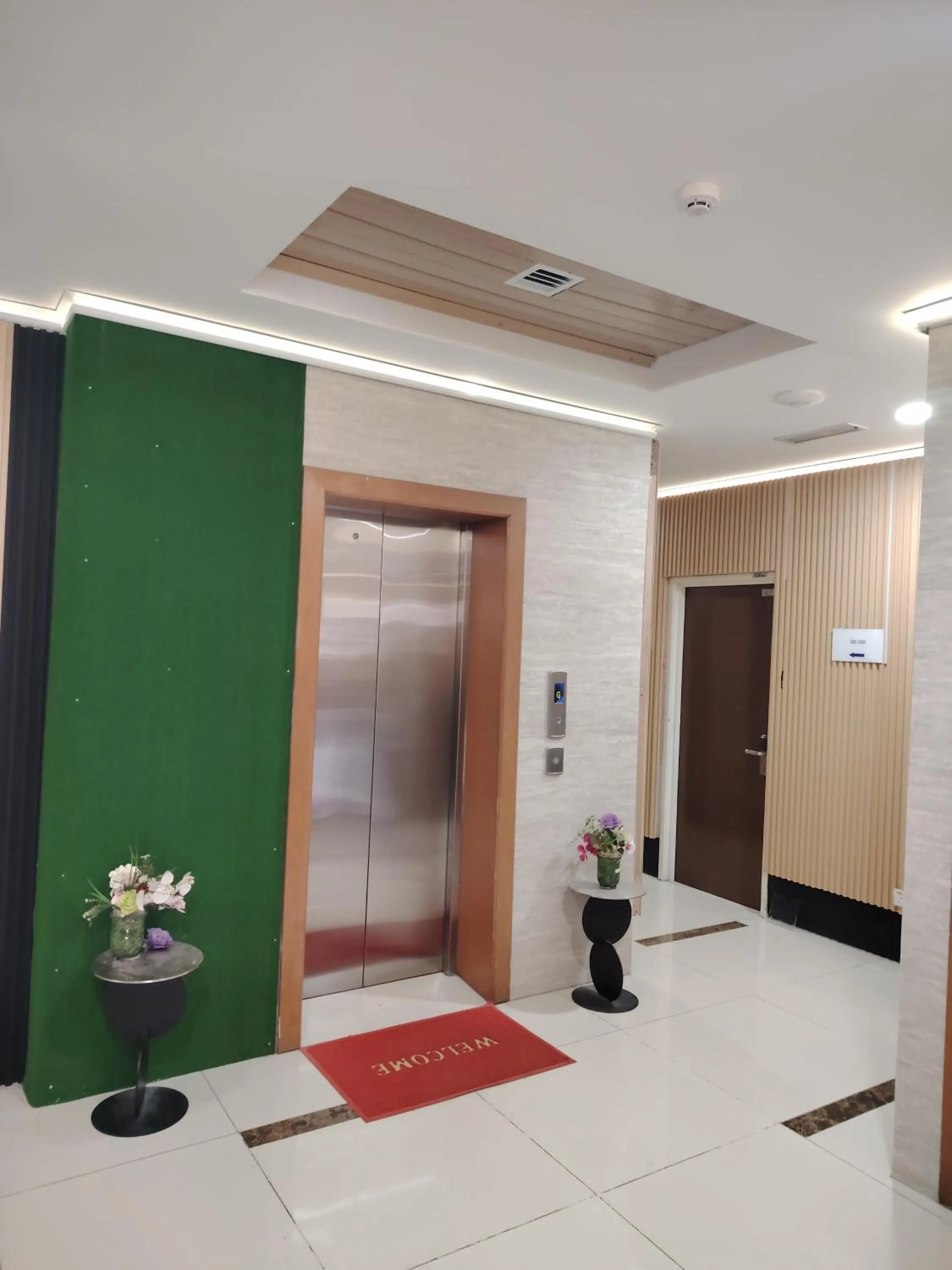 Hotel Ariana 5 minutes Bukit Indah 15 minutes Legoland 20 minutes Utm