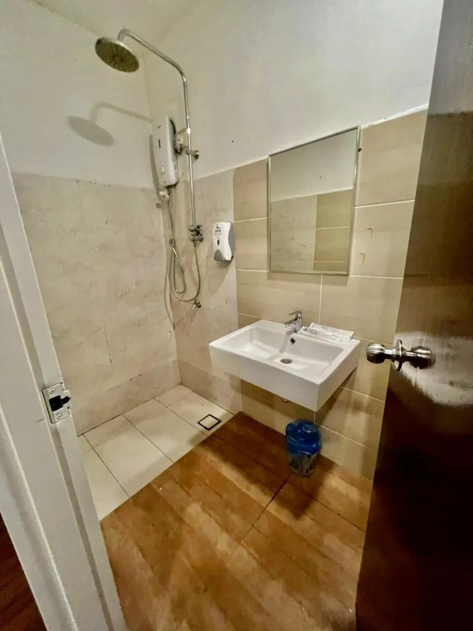 Hotel Ariana 5 minutes Bukit Indah 15 minutes Legoland 20 minutes Utm