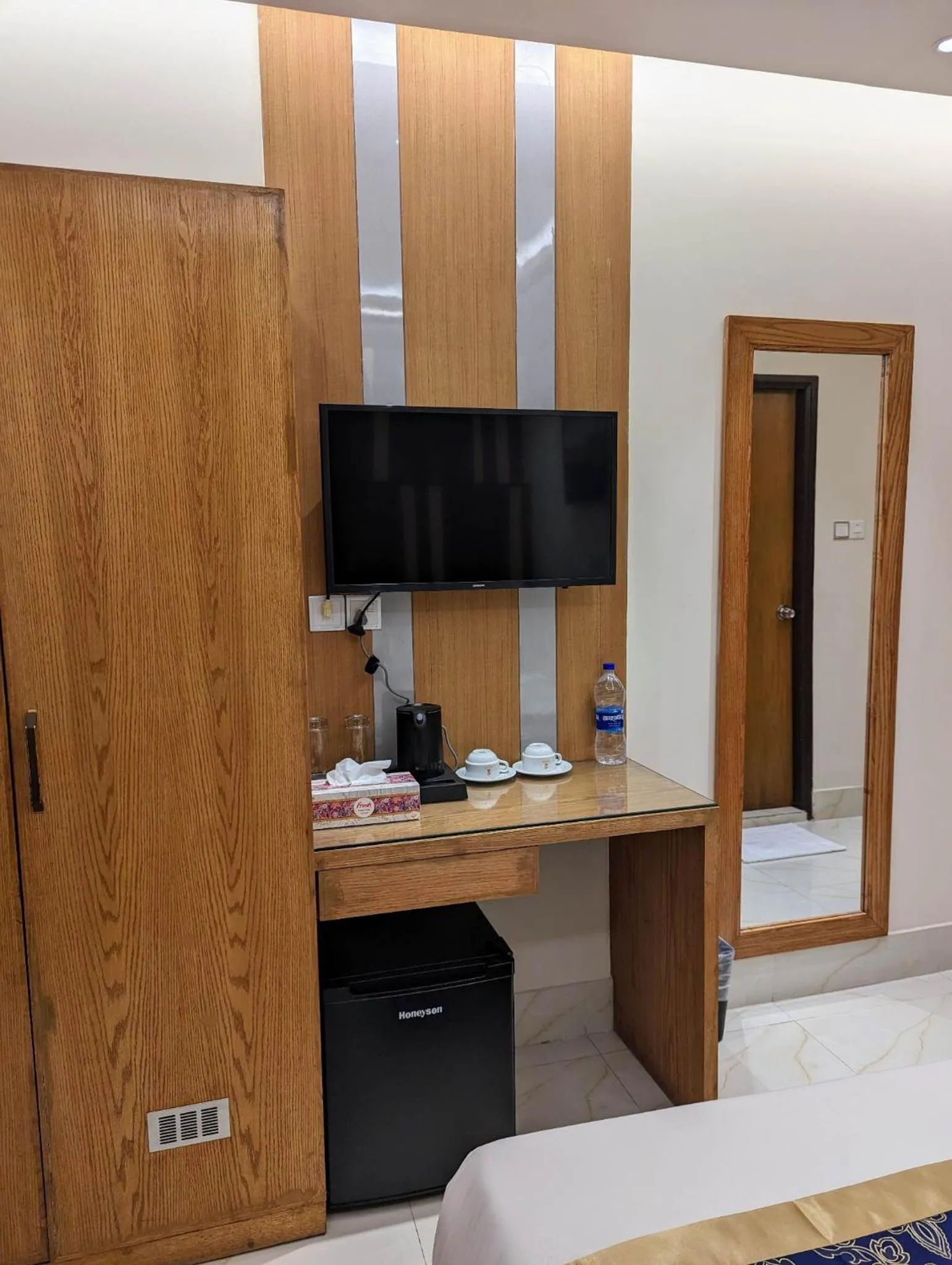 TV and multimedia in Hotel Royal Bengal