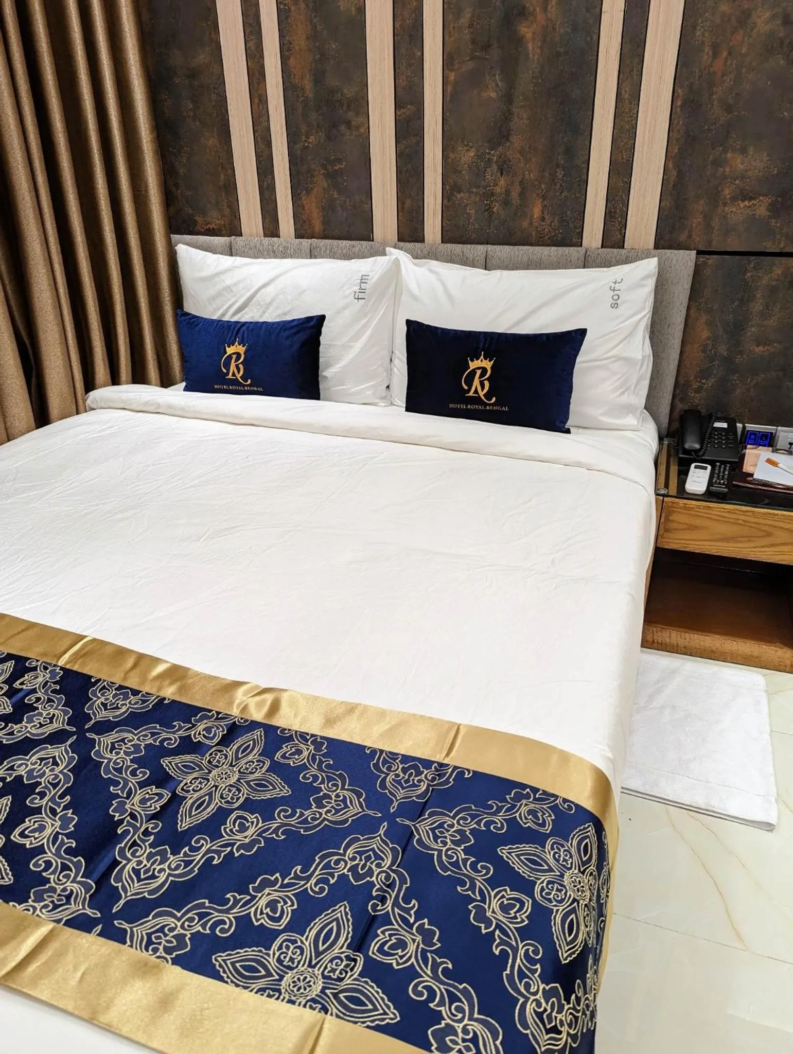 Bed in Hotel Royal Bengal