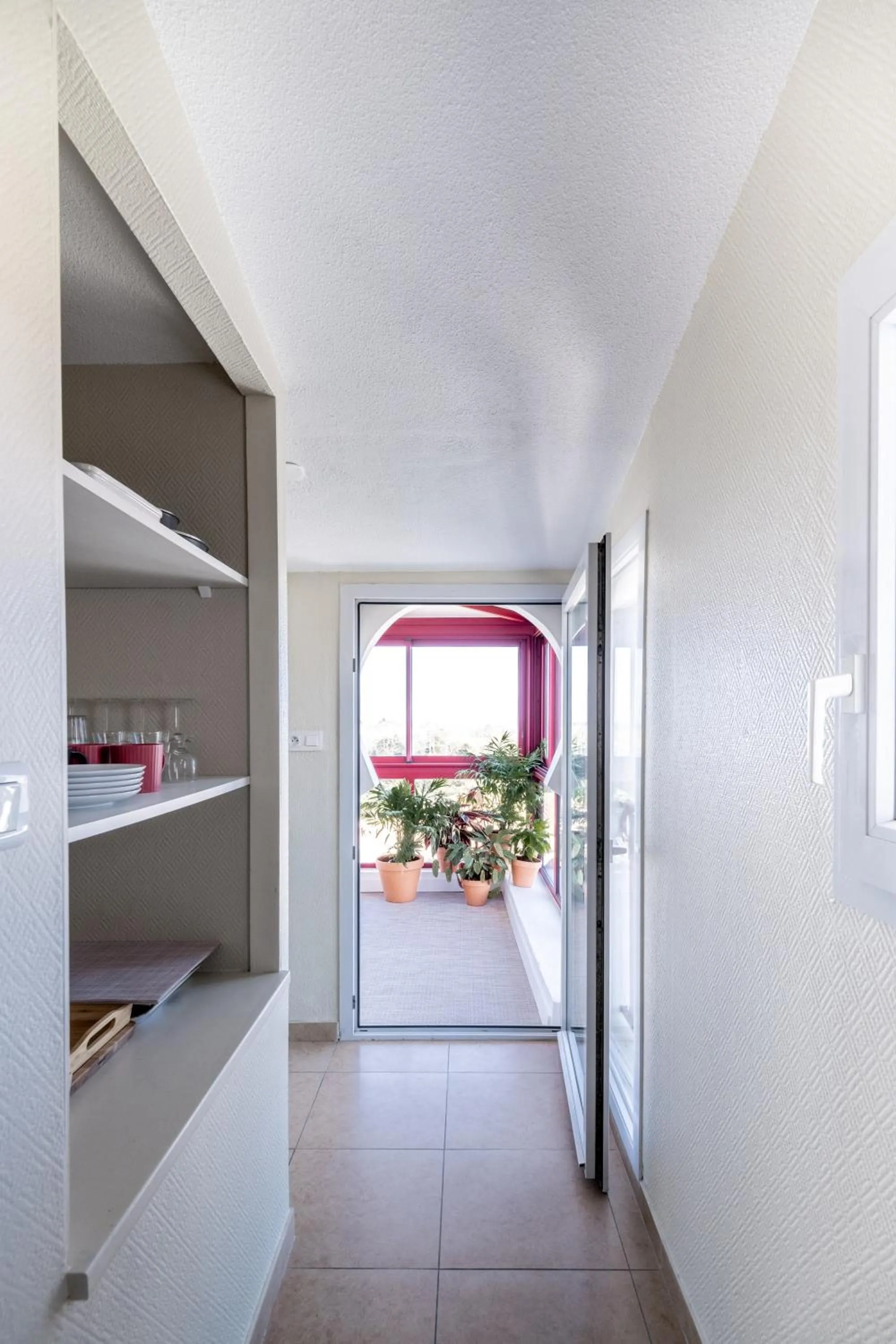 Kitchen or kitchenette in Résidence Château d'Acotz - Appartements avec piscine à 300m des Plages & Océan