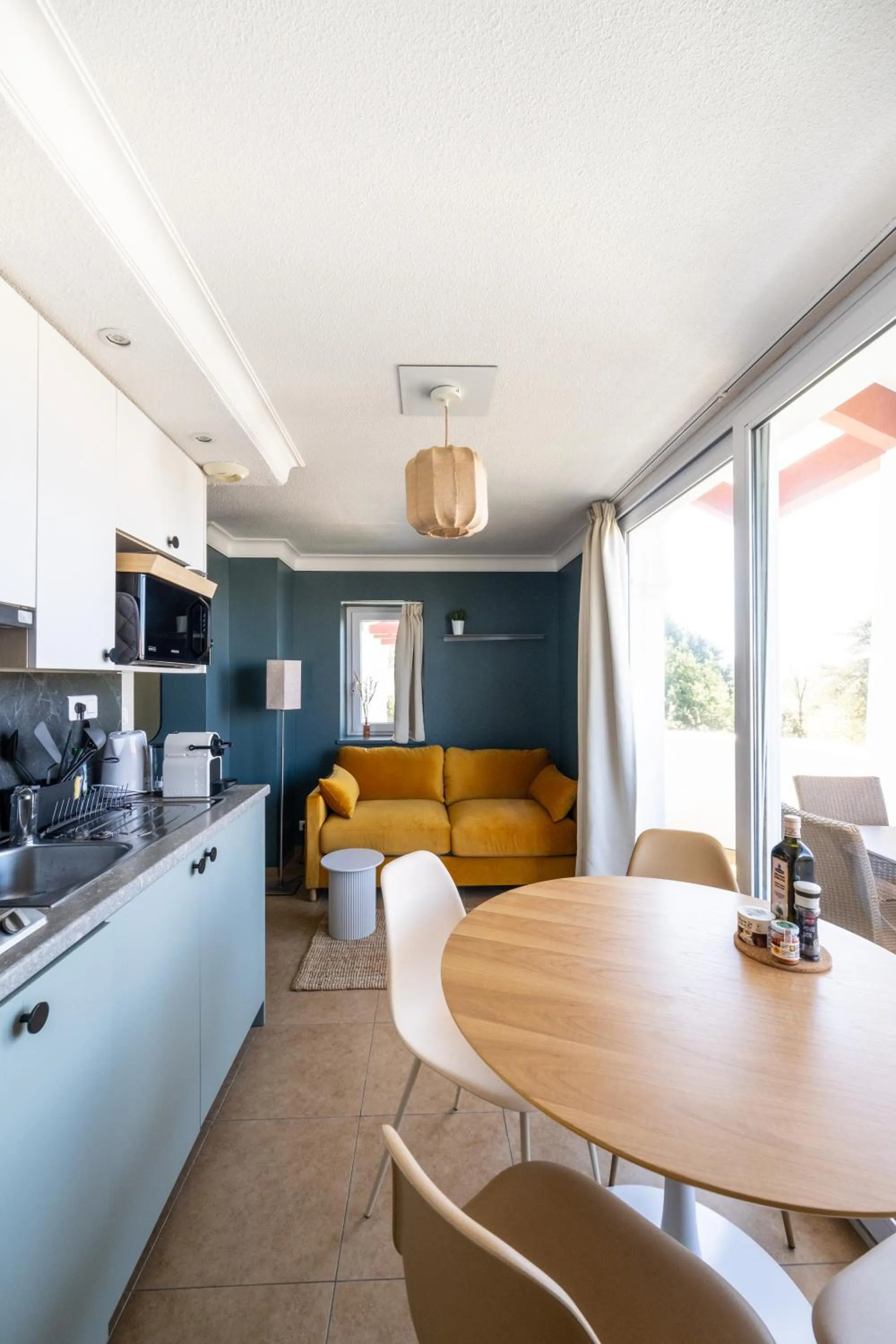 Living room in Résidence Château d'Acotz - Appartements avec piscine à 300m des Plages & Océan