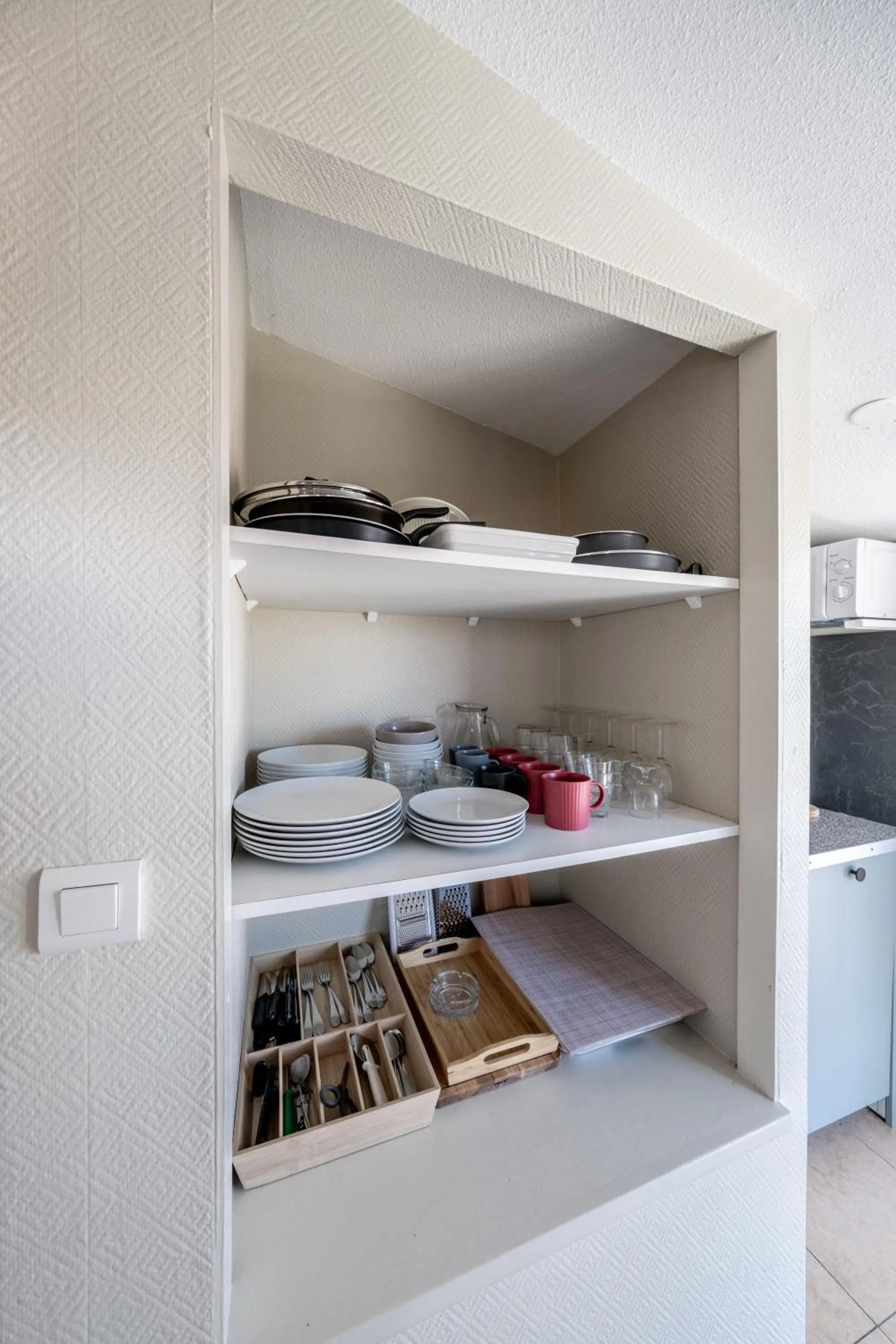 Kitchen or kitchenette in Résidence Château d'Acotz - Appartements avec piscine à 300m des Plages & Océan