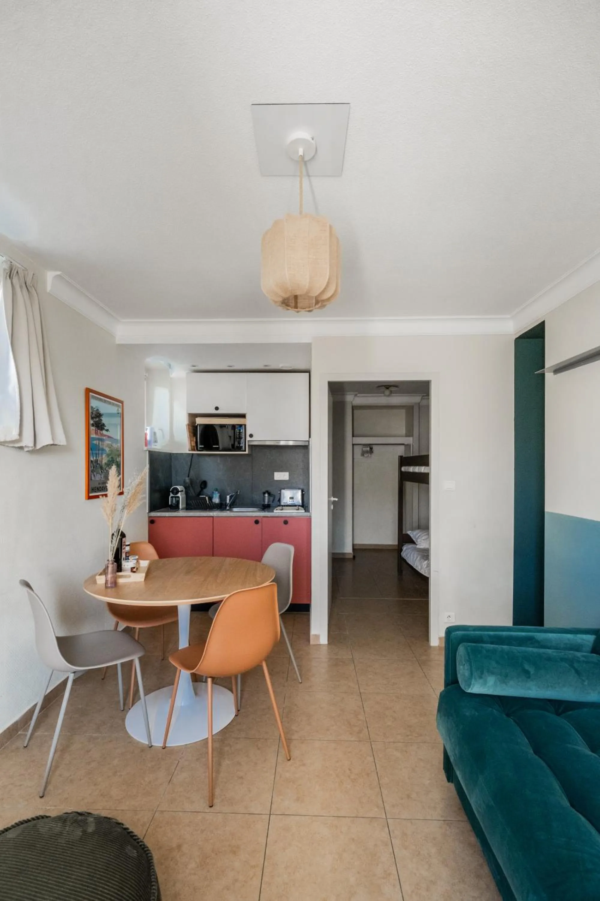 Seating area in Résidence Château d'Acotz - Appartements avec piscine à 300m des Plages & Océan