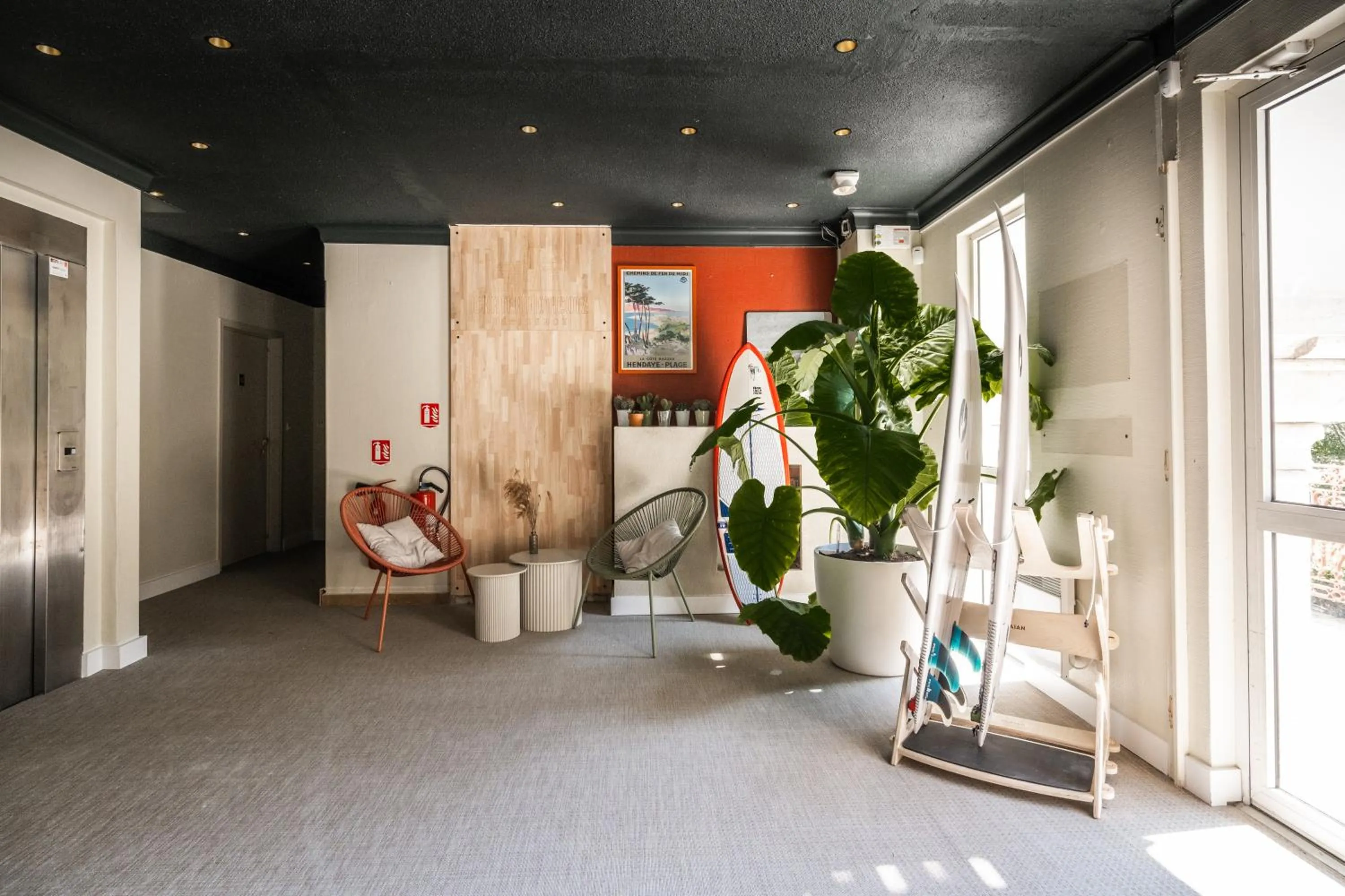 Facade/entrance in Résidence Château d'Acotz - Appartements avec piscine à 300m des Plages & Océan