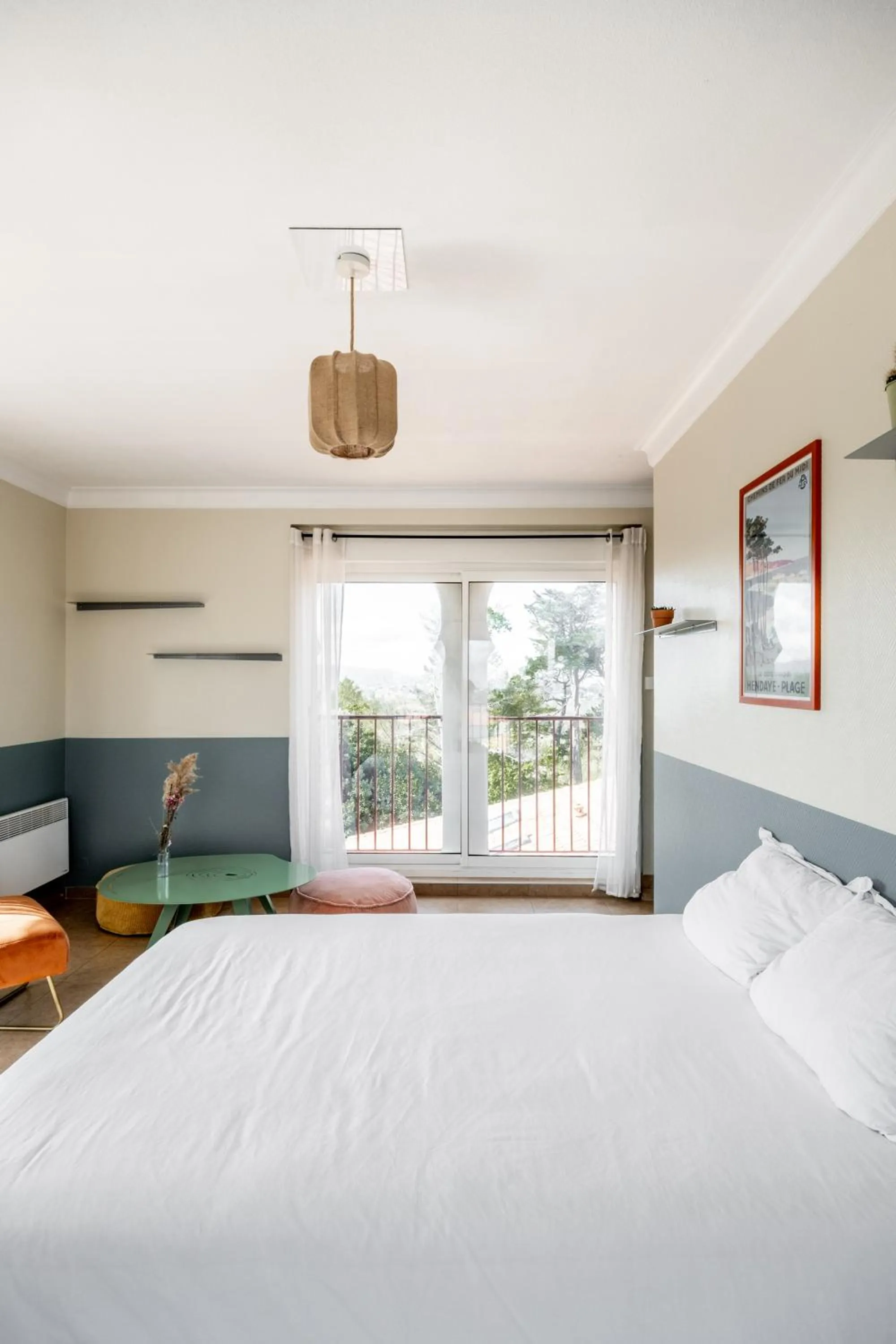 Bed in Résidence Château d'Acotz - Appartements avec piscine à 300m des Plages & Océan