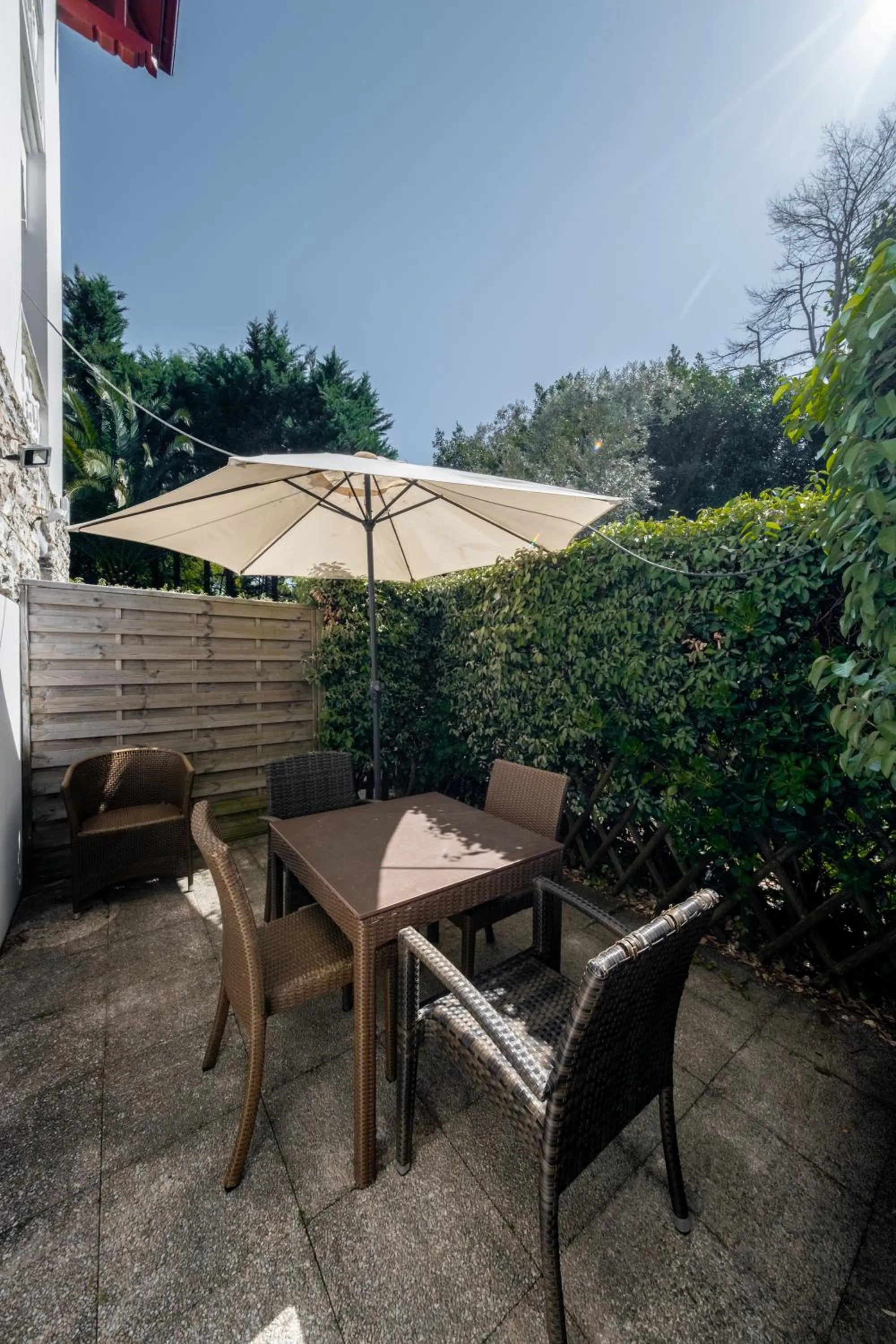 Garden in Résidence Château d'Acotz - Appartements avec piscine à 300m des Plages & Océan