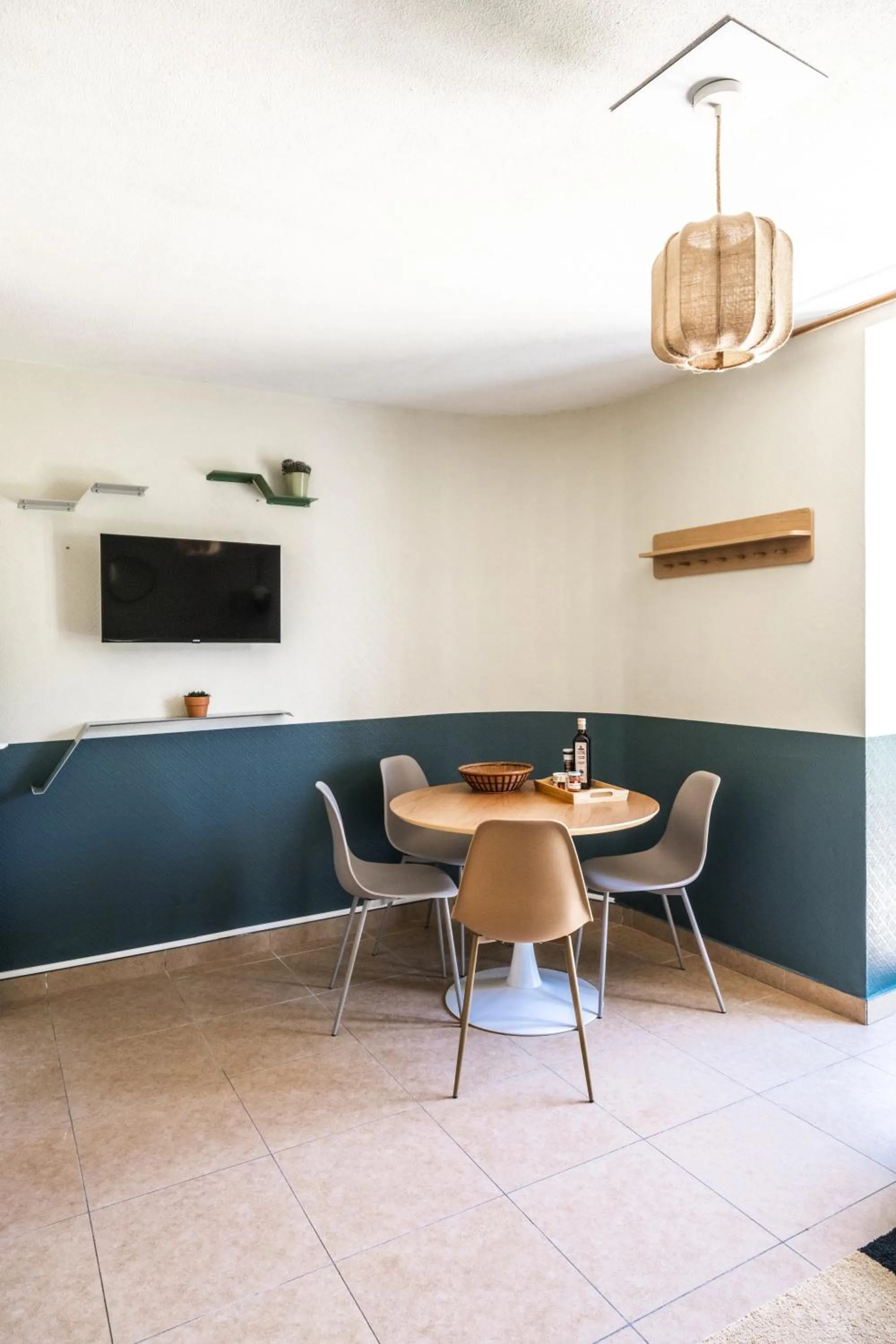 Dining area in Résidence Château d'Acotz - Appartements avec piscine à 300m des Plages & Océan