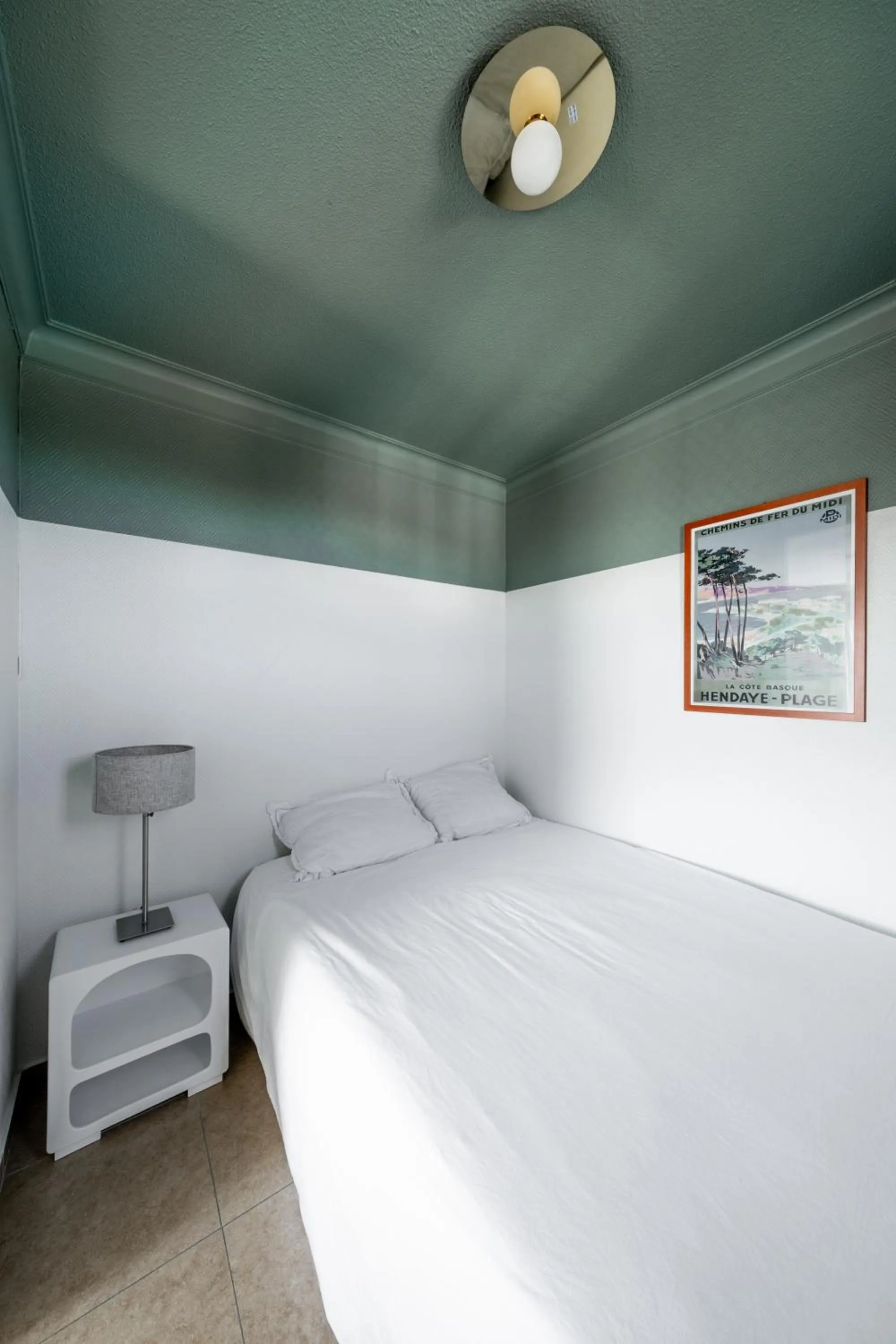 Bed in Résidence Château d'Acotz - Appartements avec piscine à 300m des Plages & Océan