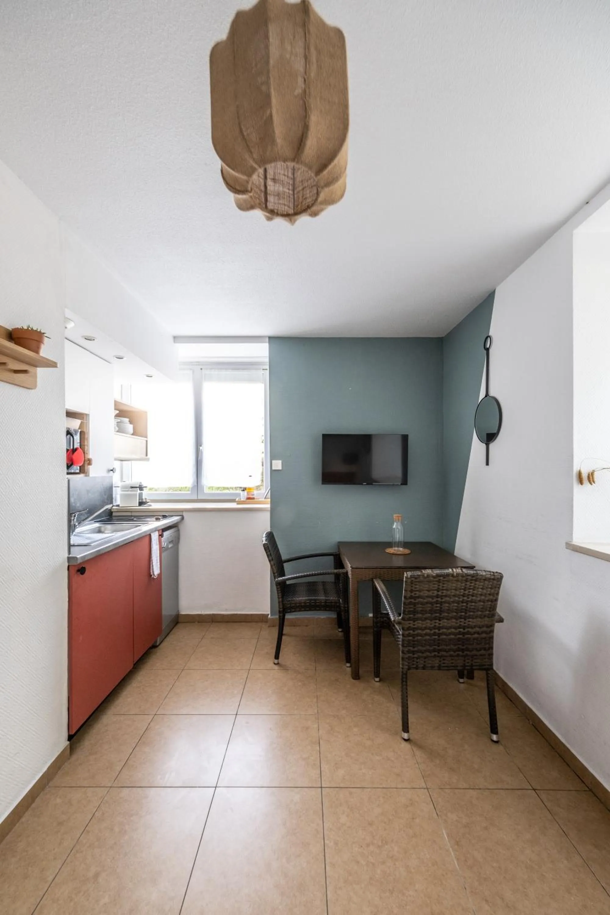 Dining area in Résidence Château d'Acotz - Appartements avec piscine à 300m des Plages & Océan