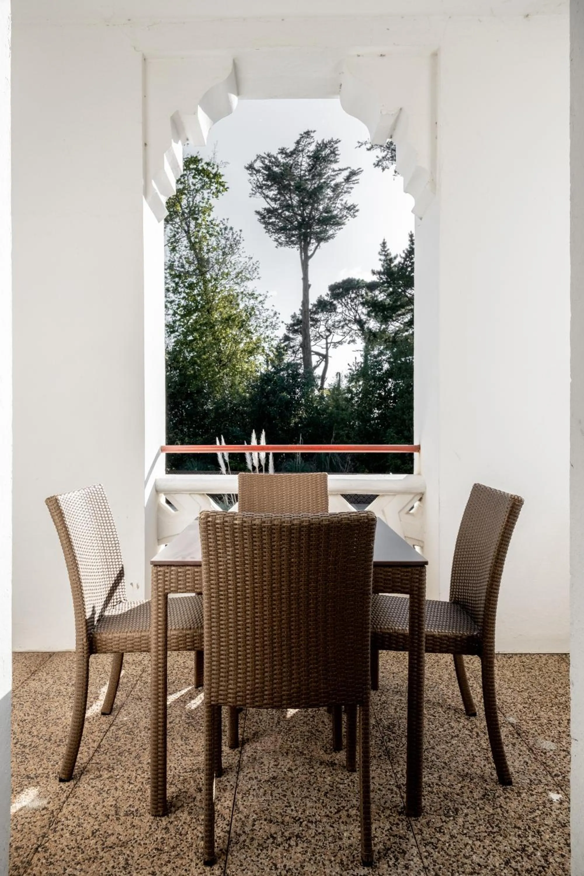 Balcony/Terrace in Résidence Château d'Acotz - Appartements avec piscine à 300m des Plages & Océan