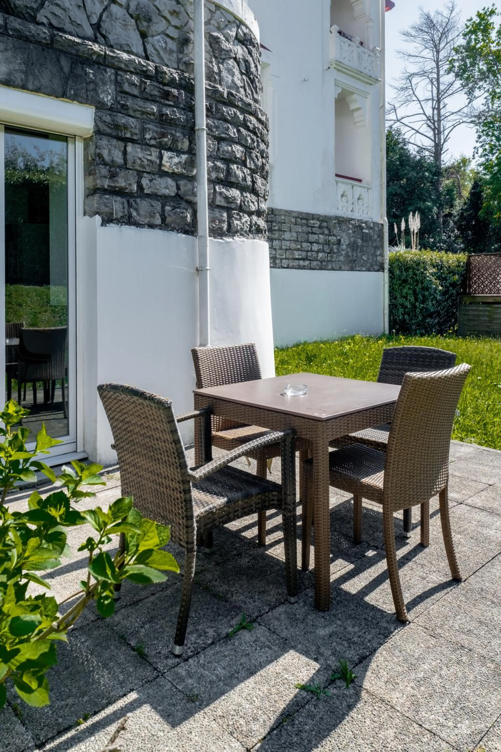 Day in Résidence Château d'Acotz - Appartements avec piscine à 300m des Plages & Océan