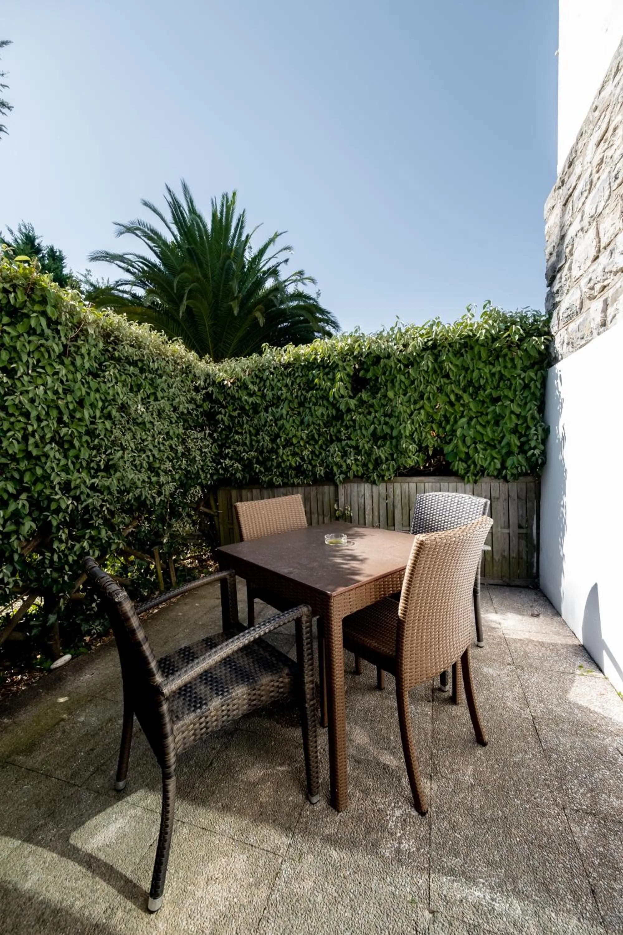 Garden in Résidence Château d'Acotz - Appartements avec piscine à 300m des Plages & Océan