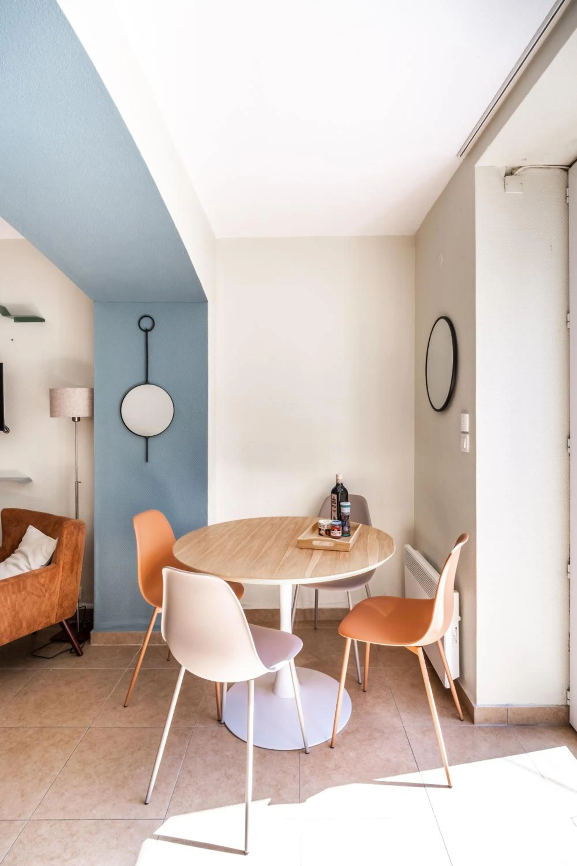 Dining area, Bed in Résidence Château d'Acotz - Appartements avec piscine à 300m des Plages & Océan