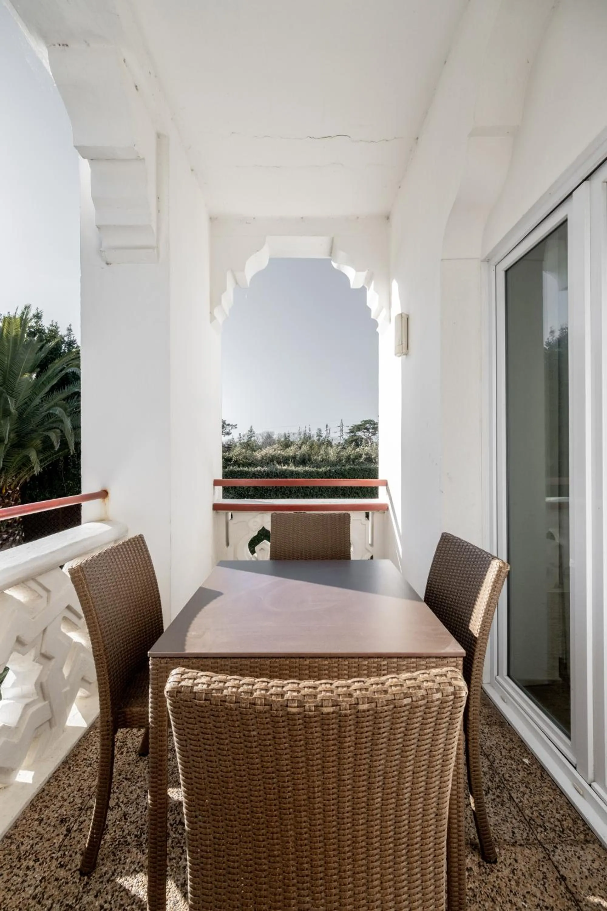 Balcony/Terrace in Résidence Château d'Acotz - Appartements avec piscine à 300m des Plages & Océan