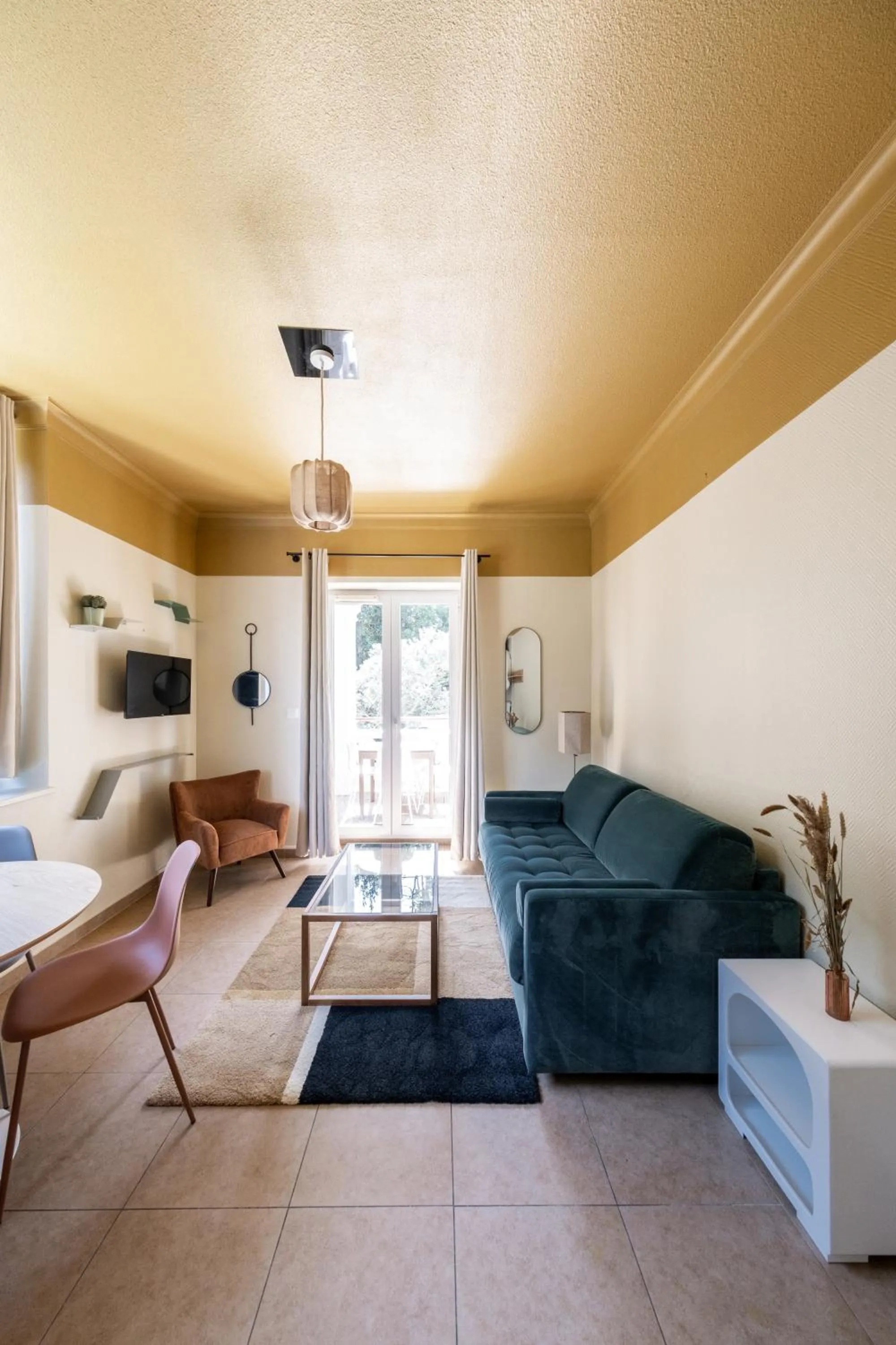 Living room in Résidence Château d'Acotz - Appartements avec piscine à 300m des Plages & Océan
