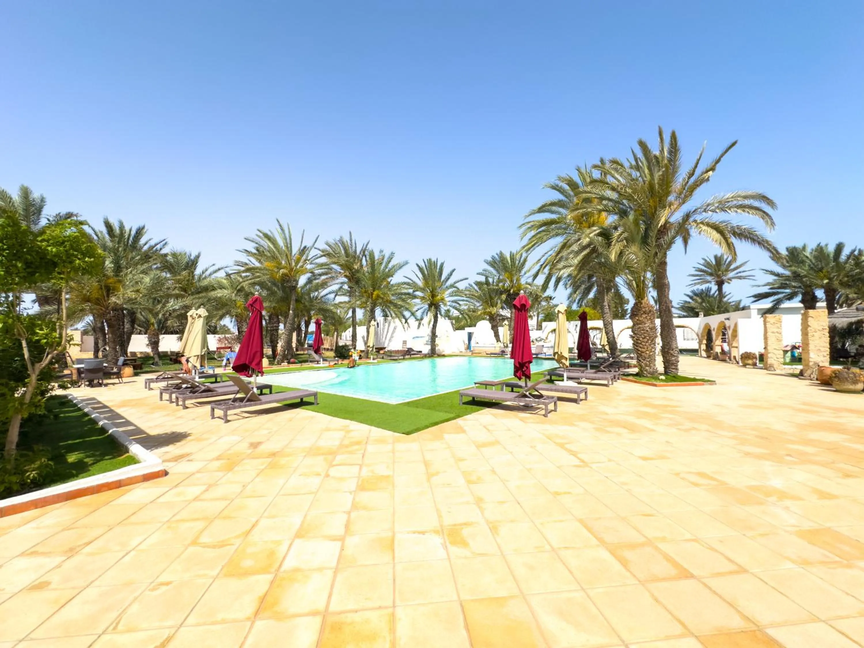 Swimming pool in Le Patio de Mezraya