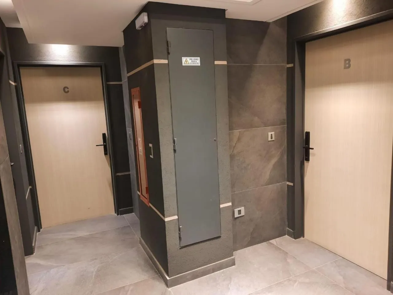 elevator in In House BA - Le coq