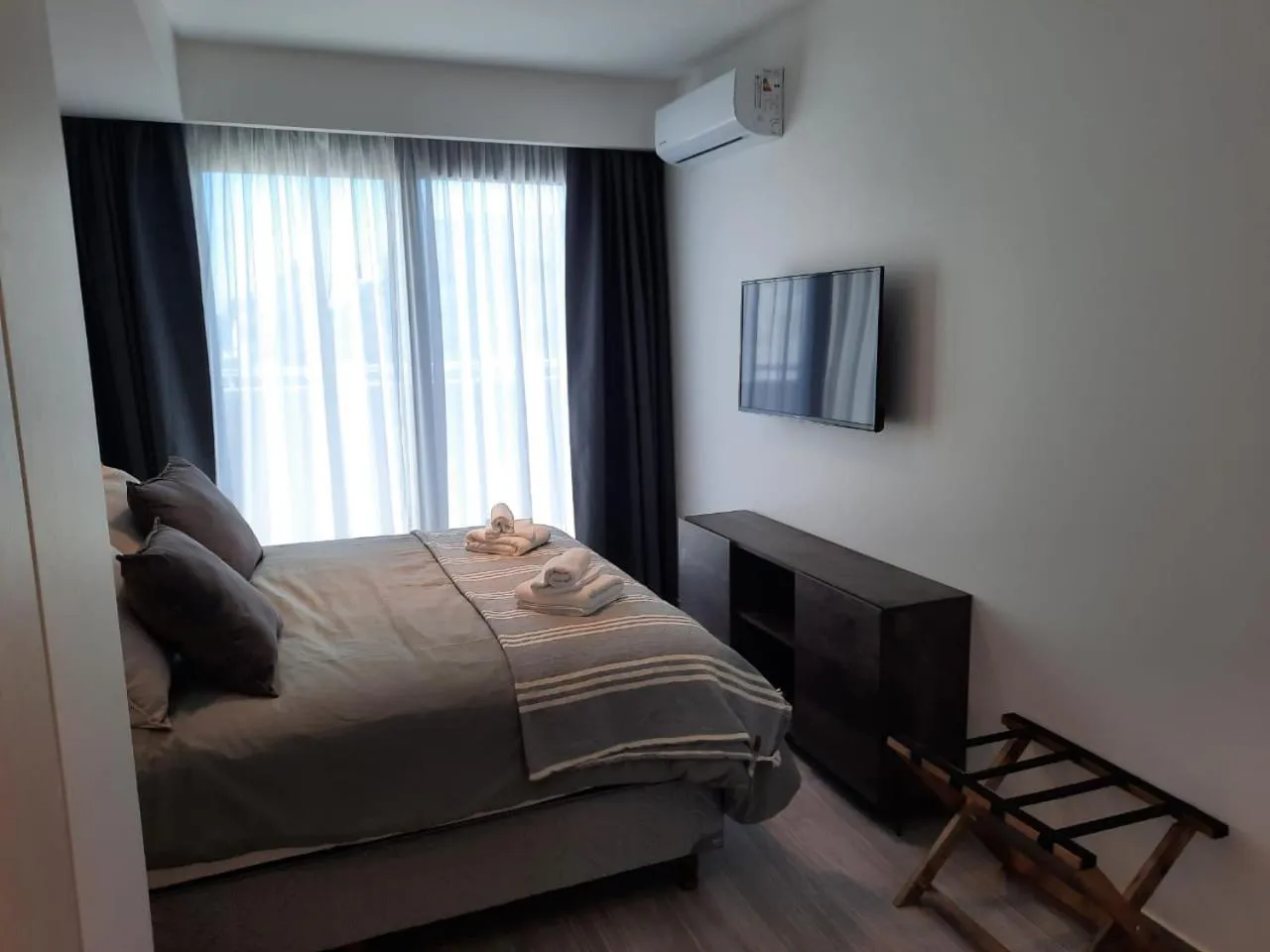 Bedroom, Bed in In House BA - Le coq