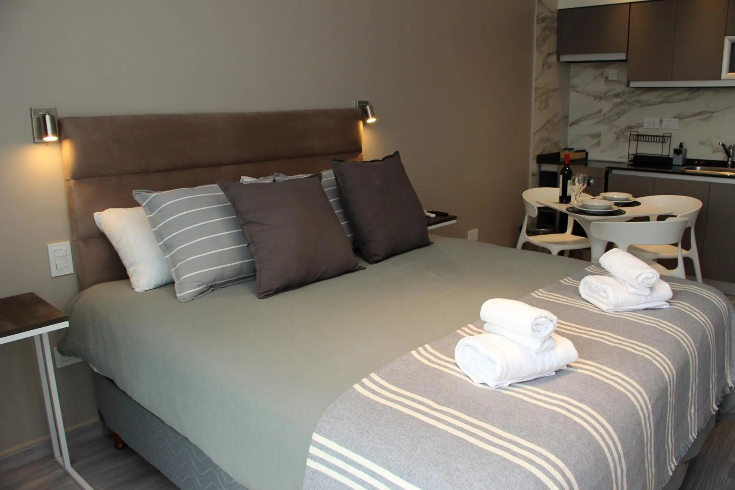 Bedroom, Bed in In House BA - Le coq