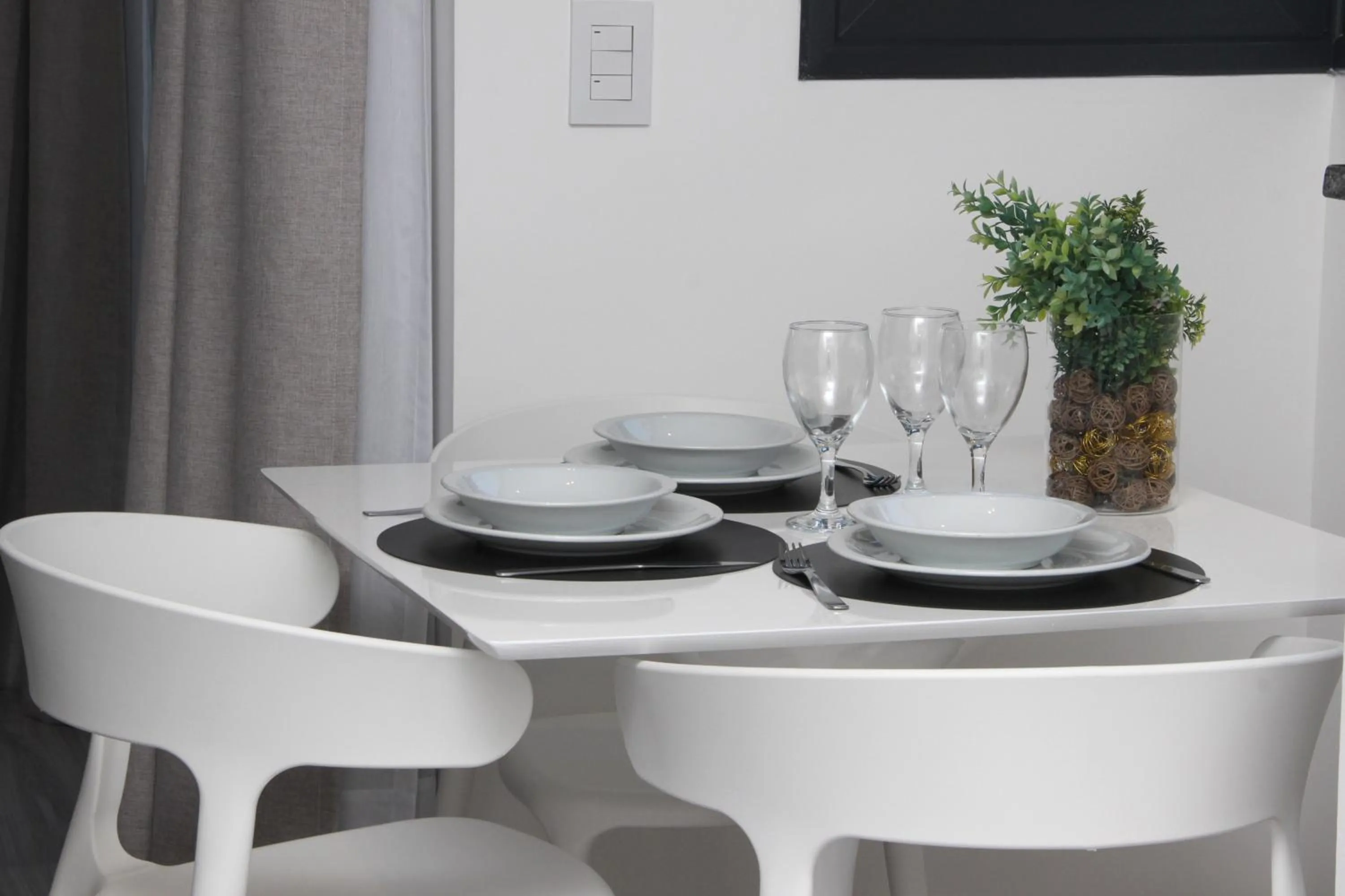 Dining area in In House BA - Le coq