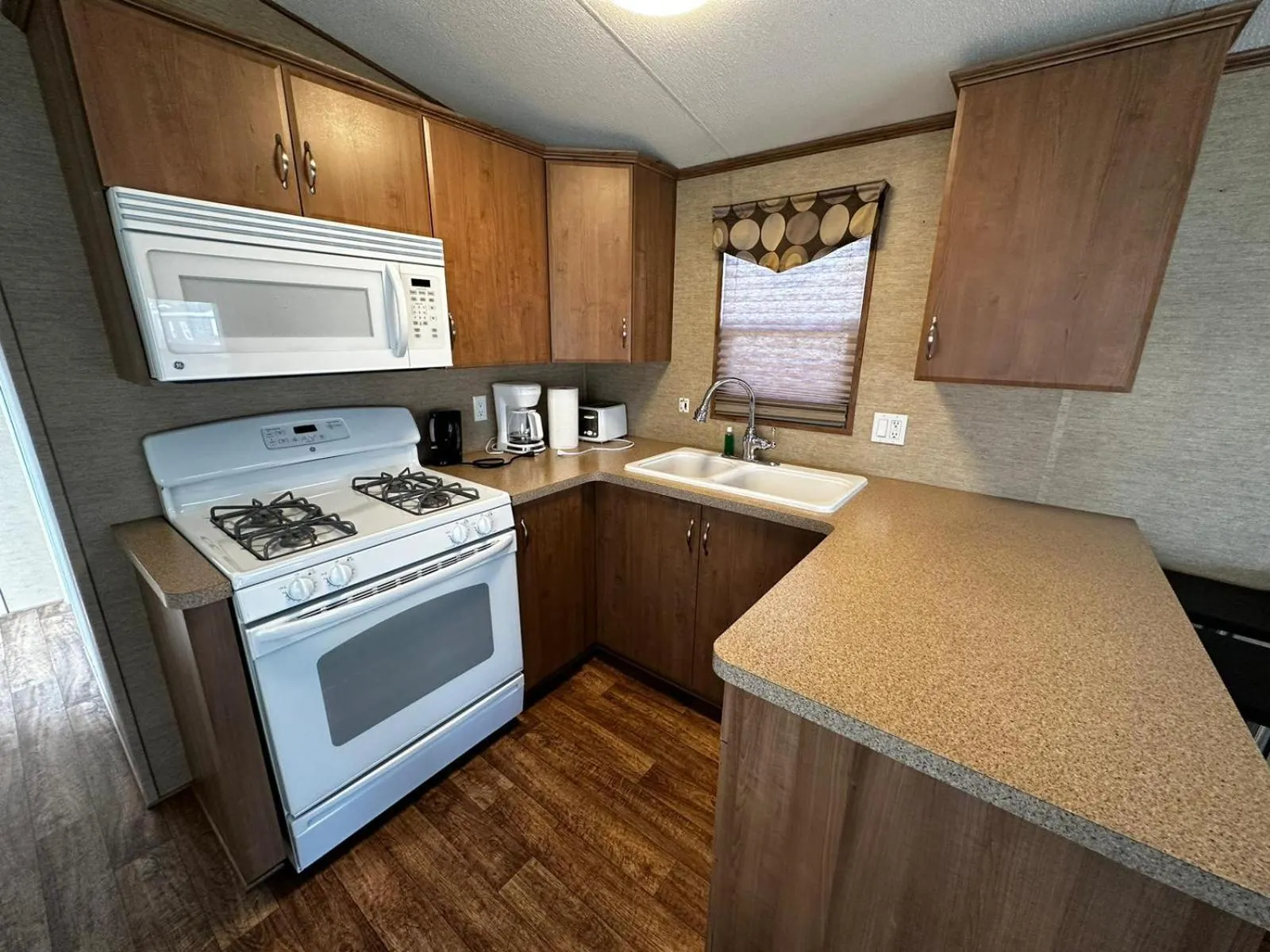 Kitchen or kitchenette in Falcon Cottages
