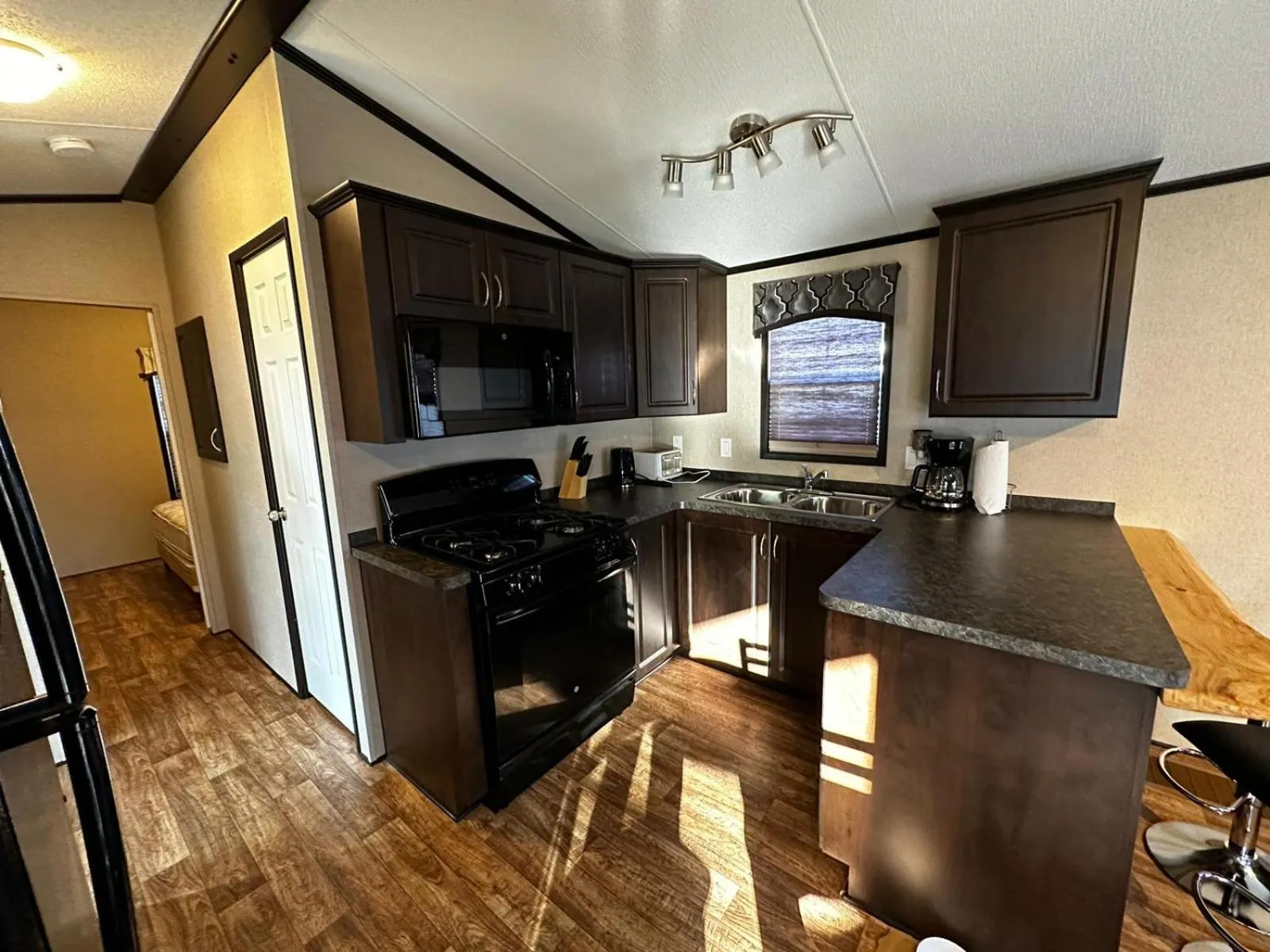 Kitchen or kitchenette in Falcon Cottages