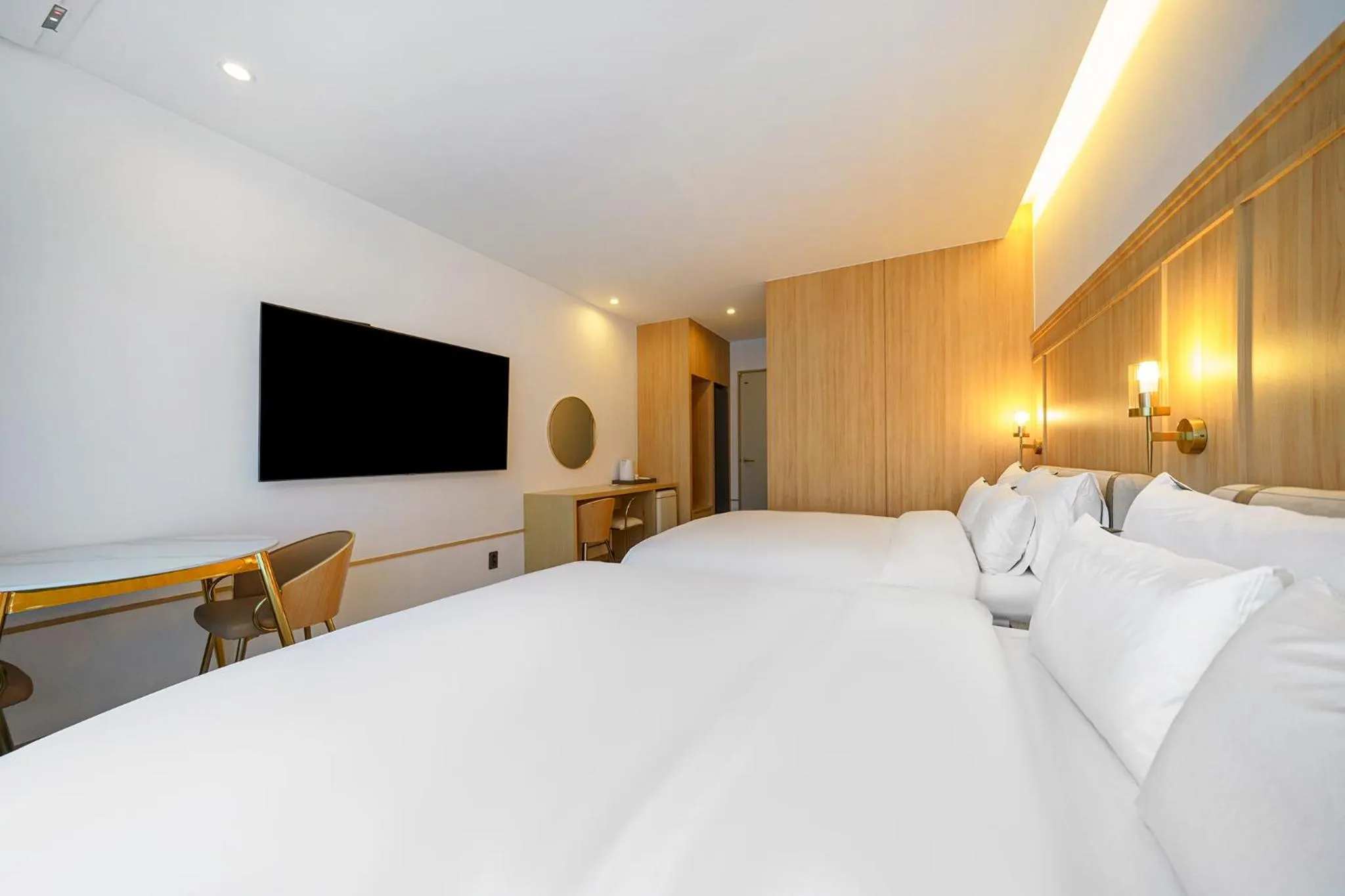 Communal lounge/ TV room in H-Avenue Hotel Geomdan New Town