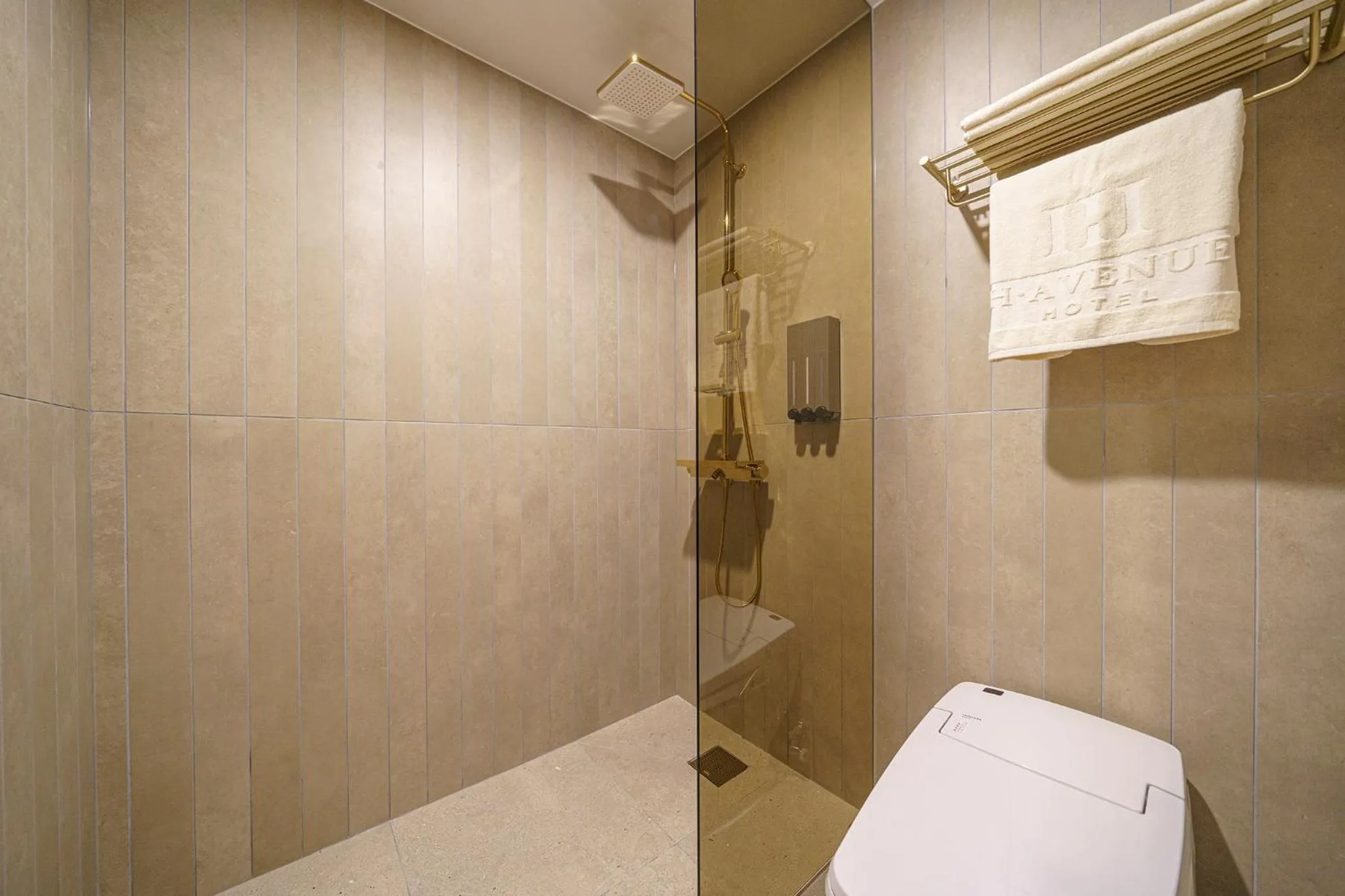 Shower in H-Avenue Hotel Geomdan New Town