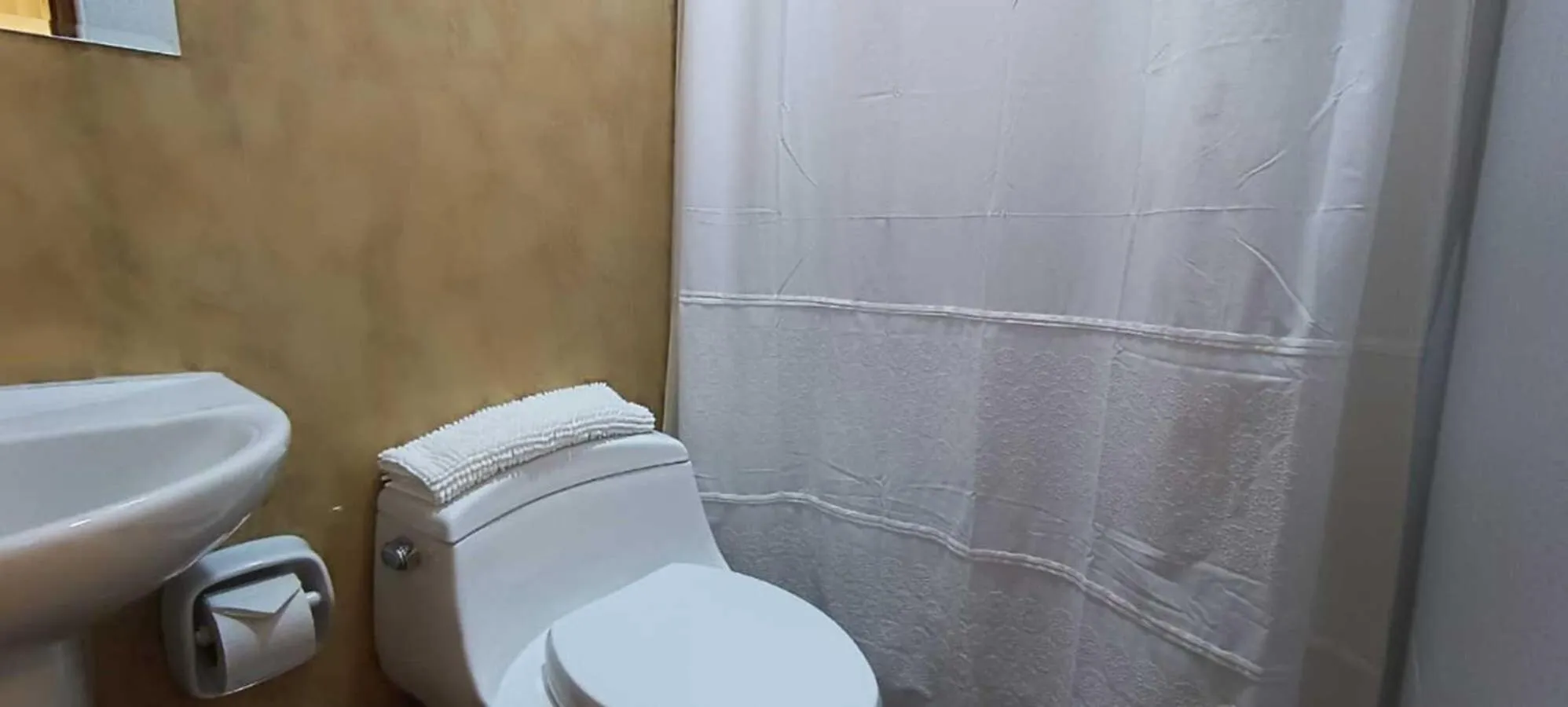 Bathroom in Hotel Aural