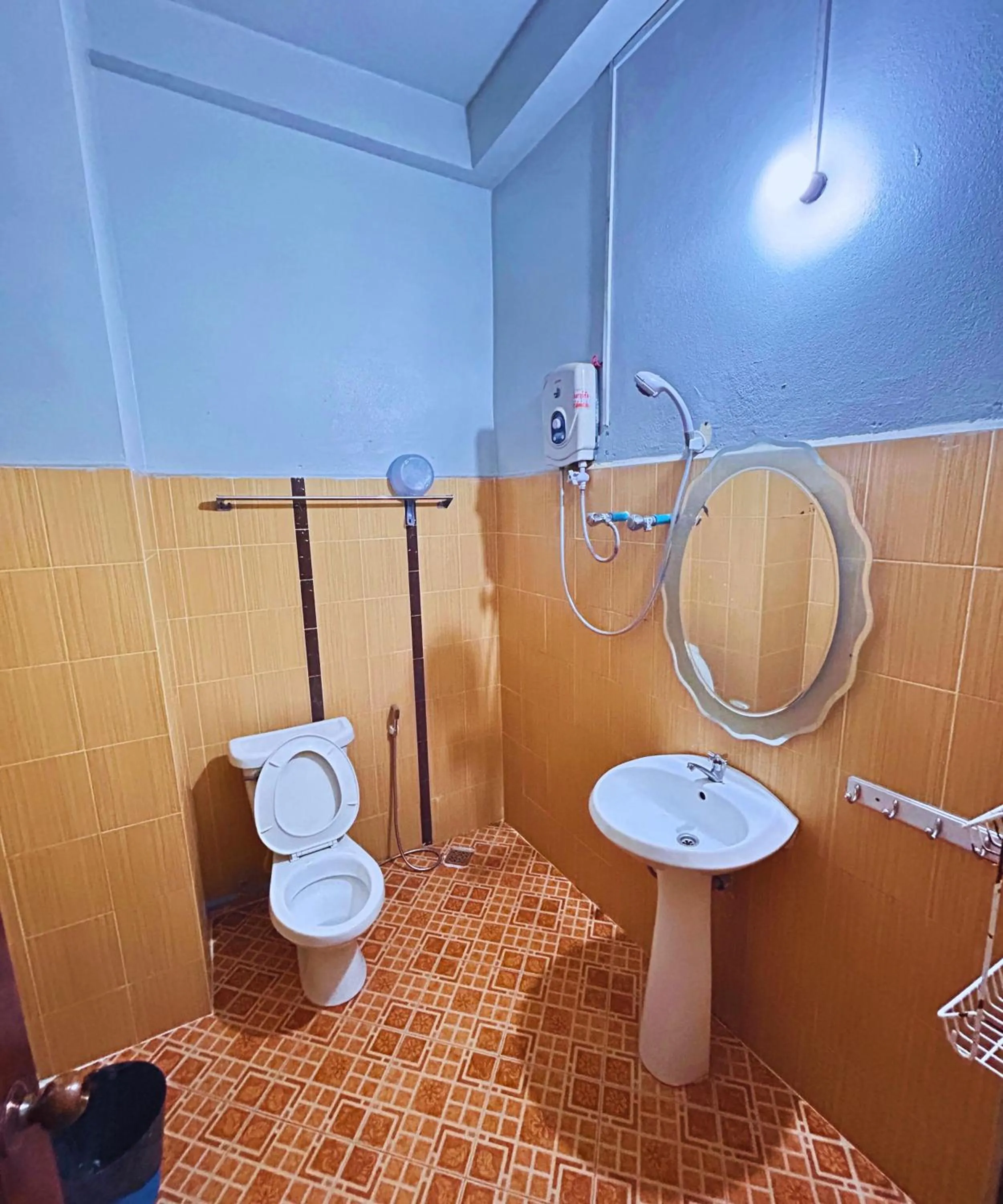 Shower in Domon Riverside Hotel