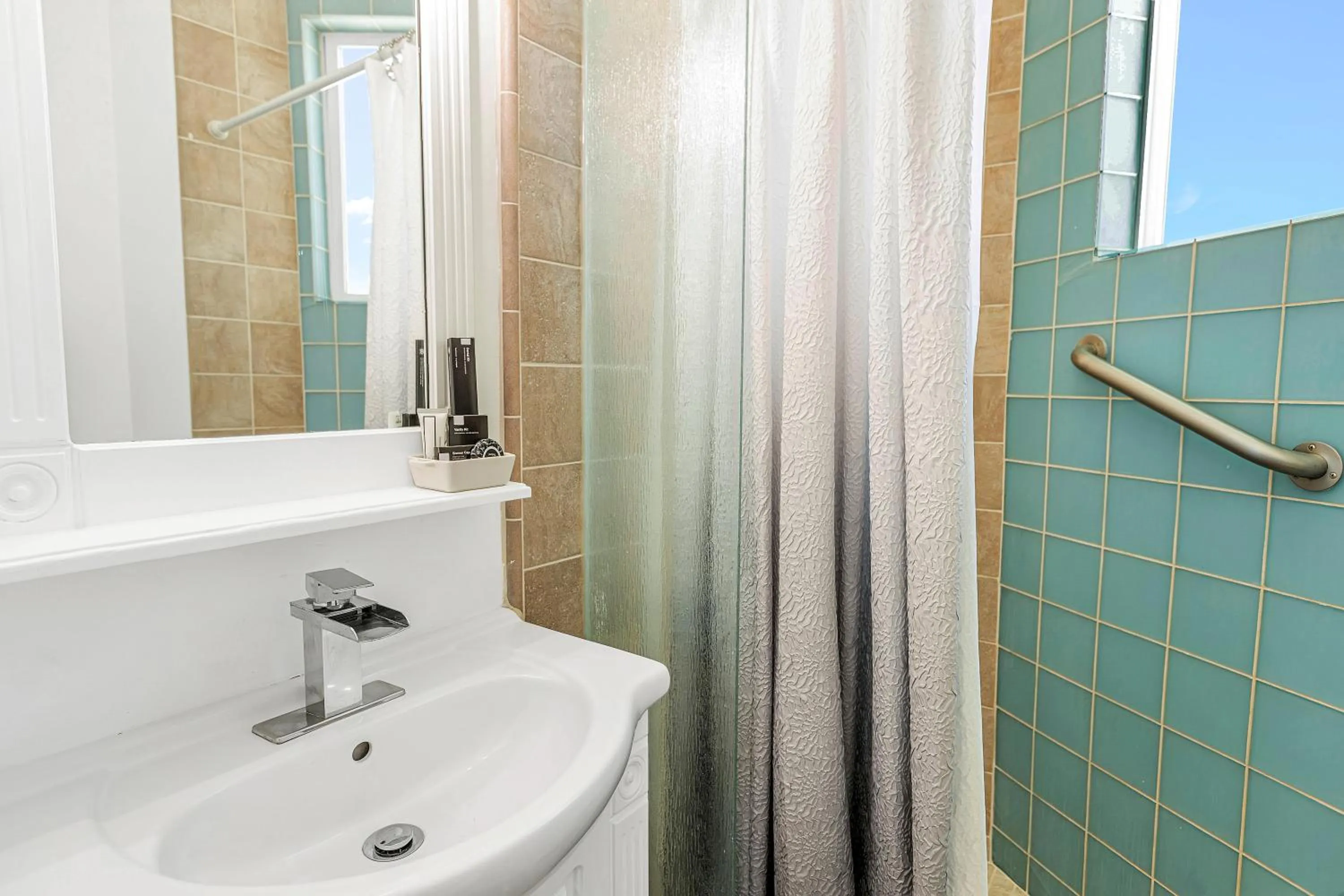 Bathroom in SW Beach Hotel