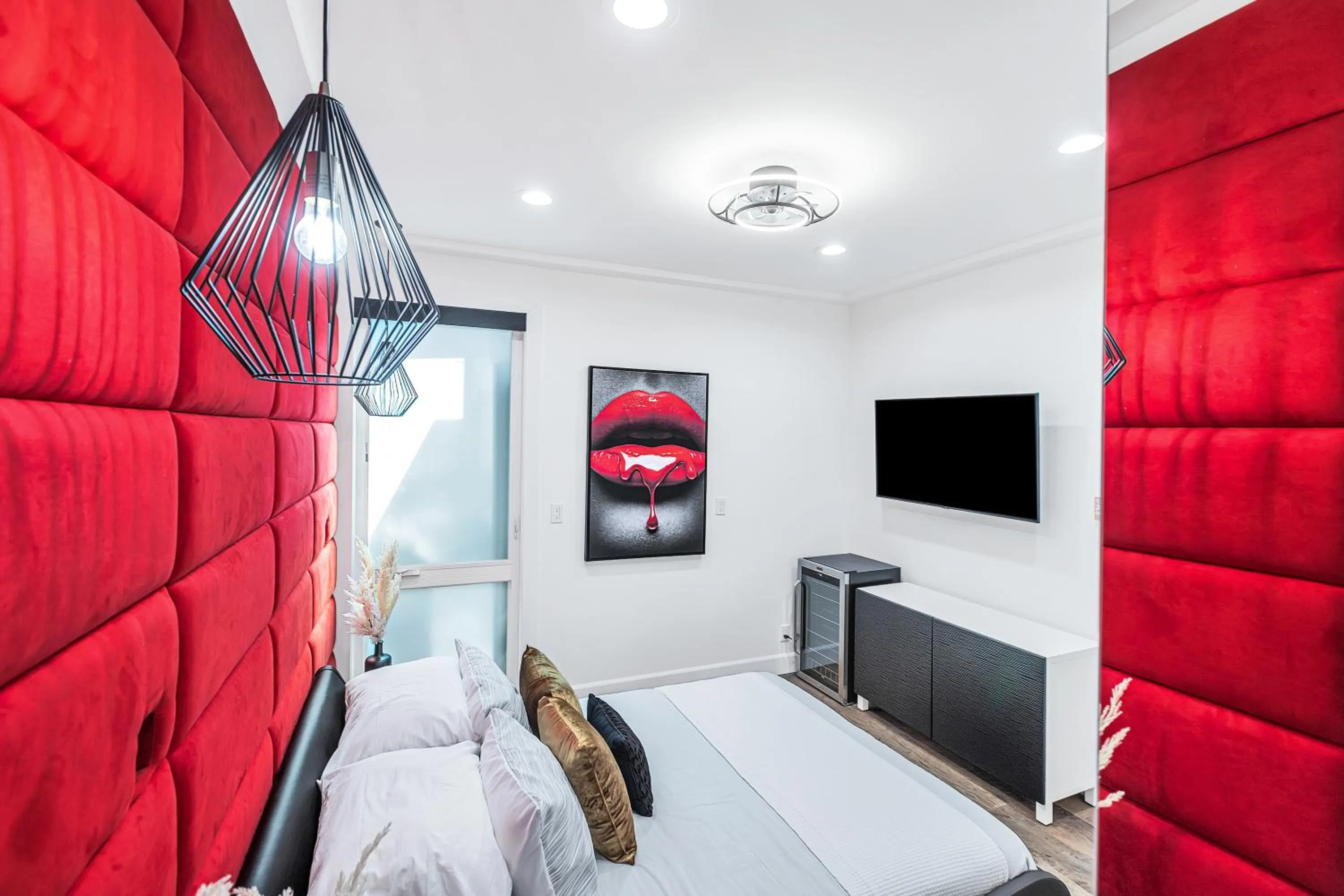 TV and multimedia, Bed in SW Beach Hotel