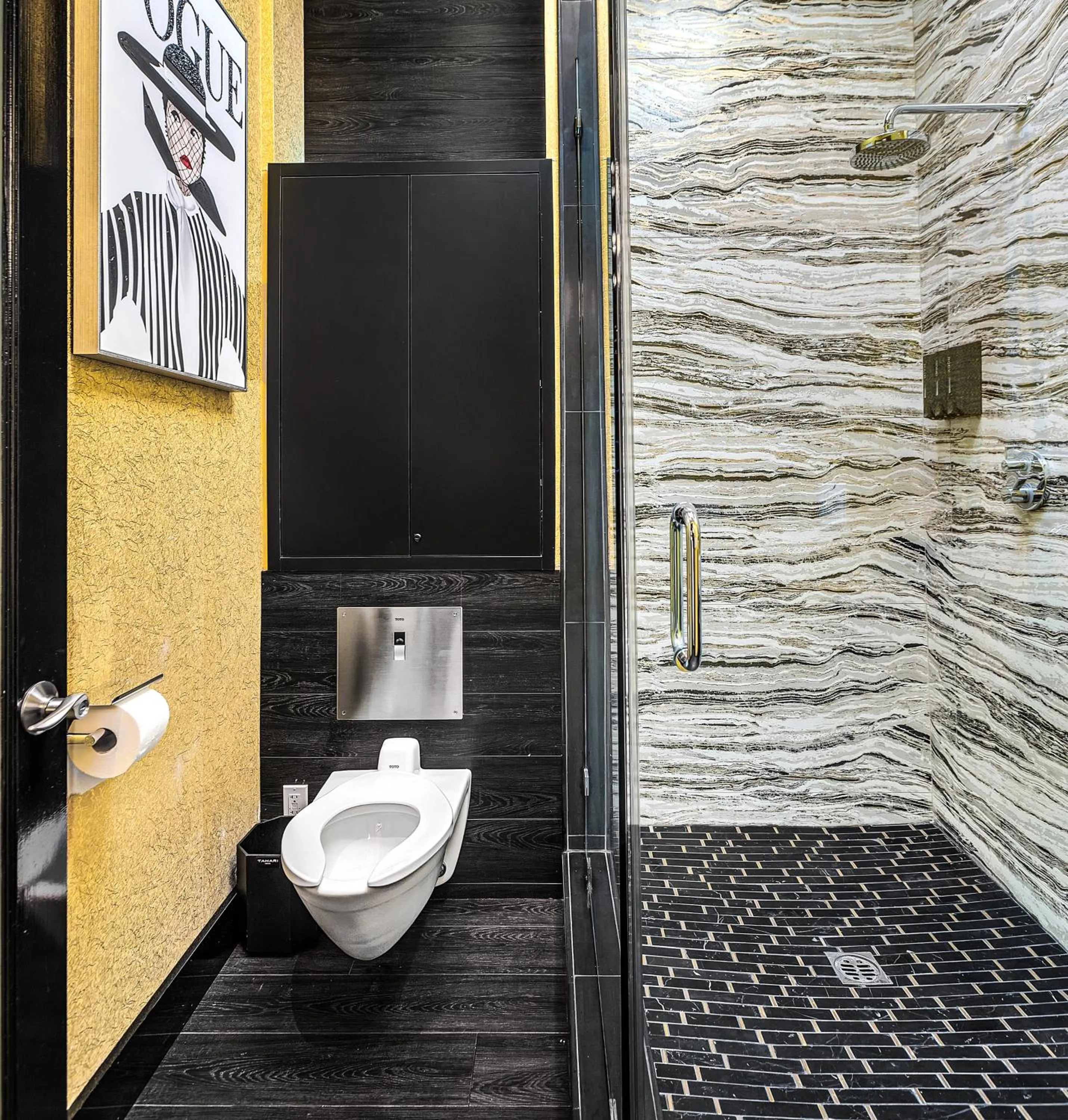 Bathroom in SW Beach Hotel