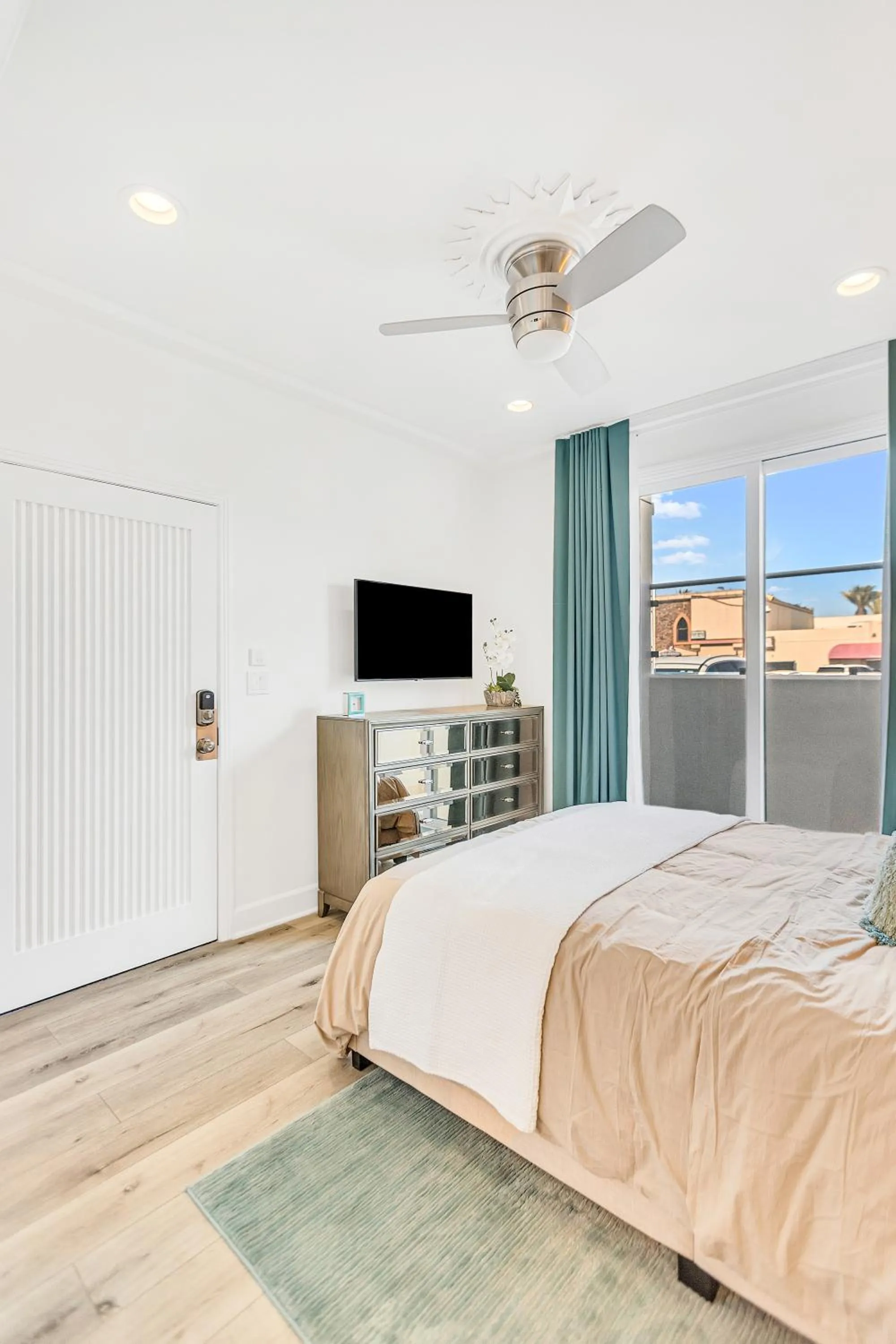 Bedroom, Bed in SW Beach Hotel