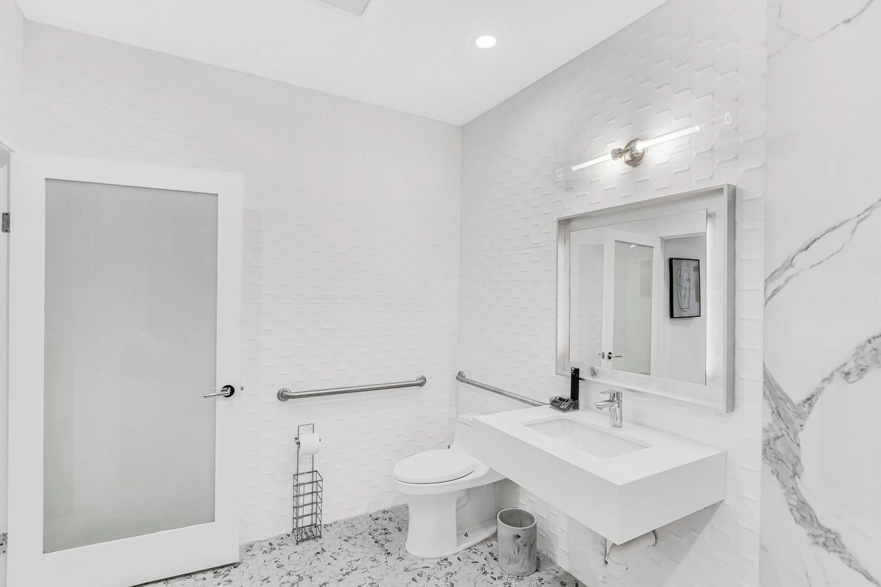 Bathroom in SW Beach Hotel