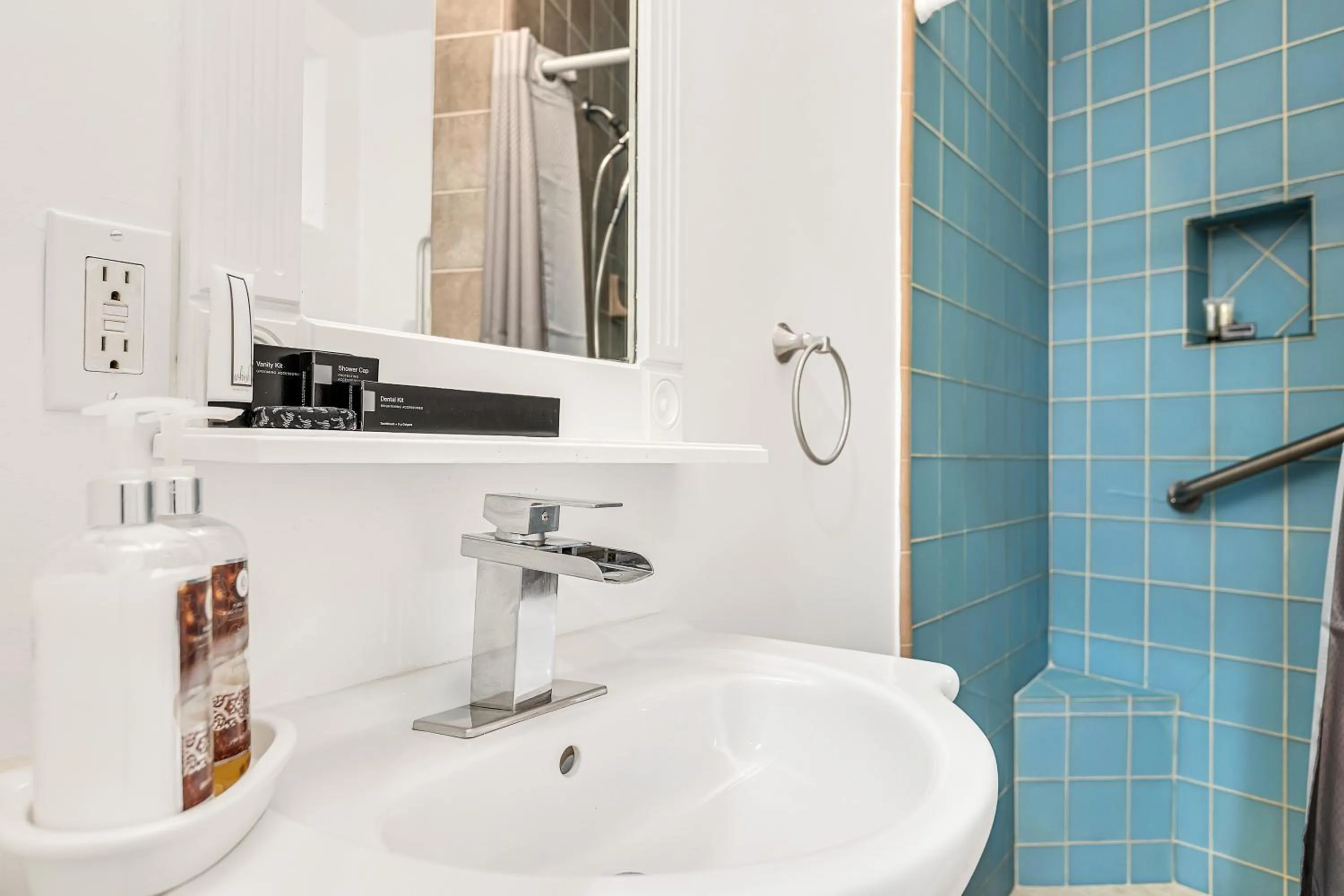 Bathroom in SW Beach Hotel