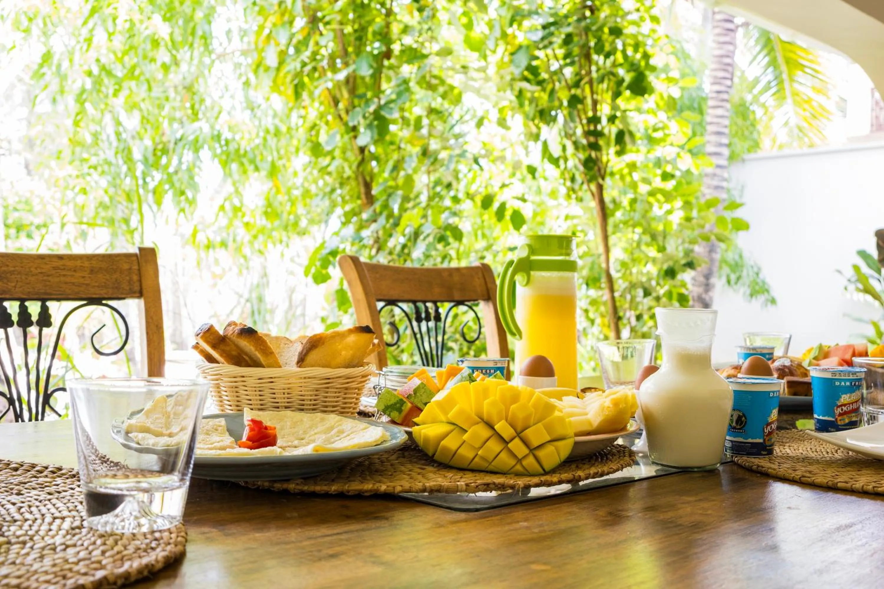 Dining area in RoRi Private Luxury Villas