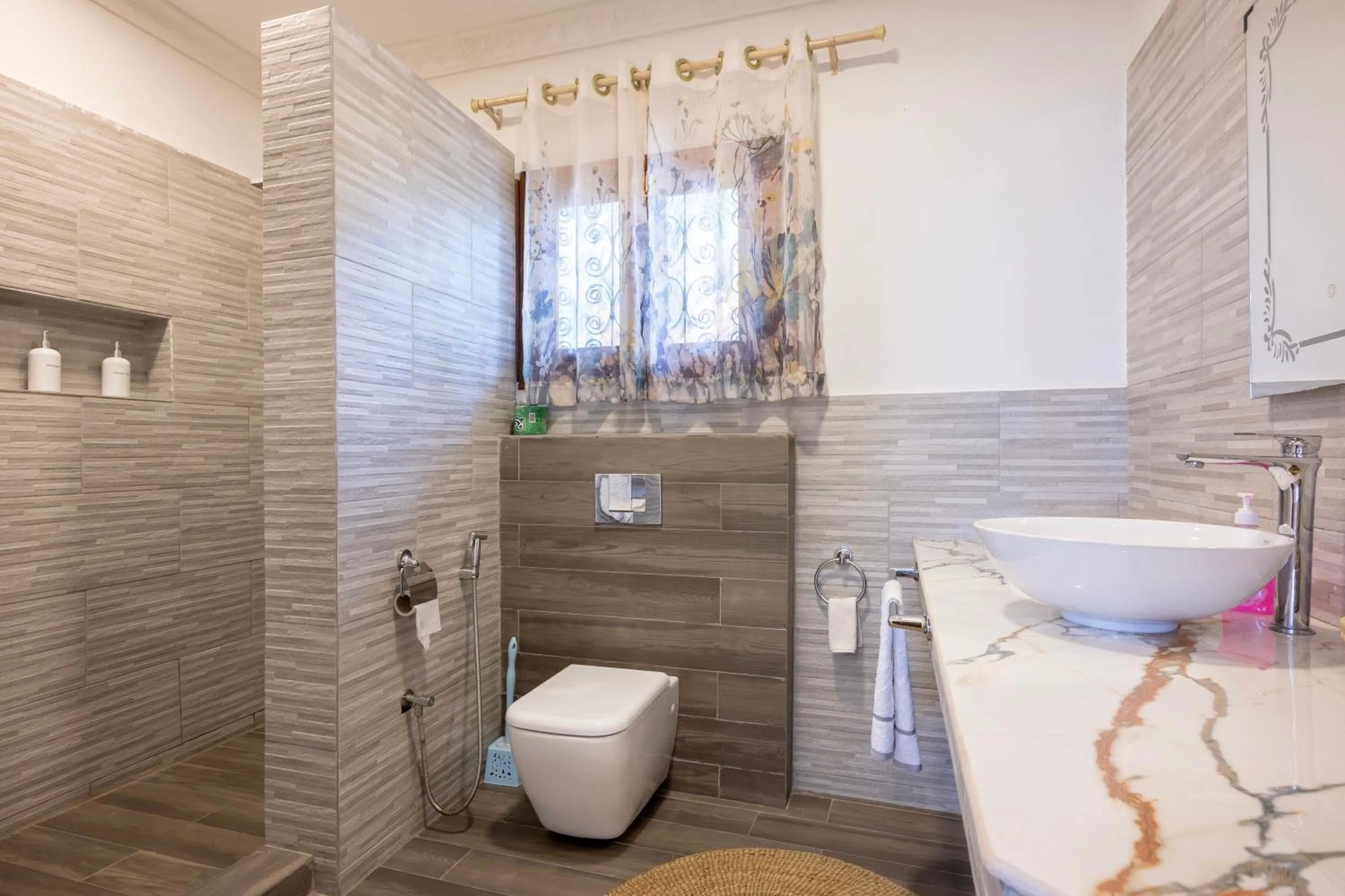Toilet in RoRi Private Luxury Villas
