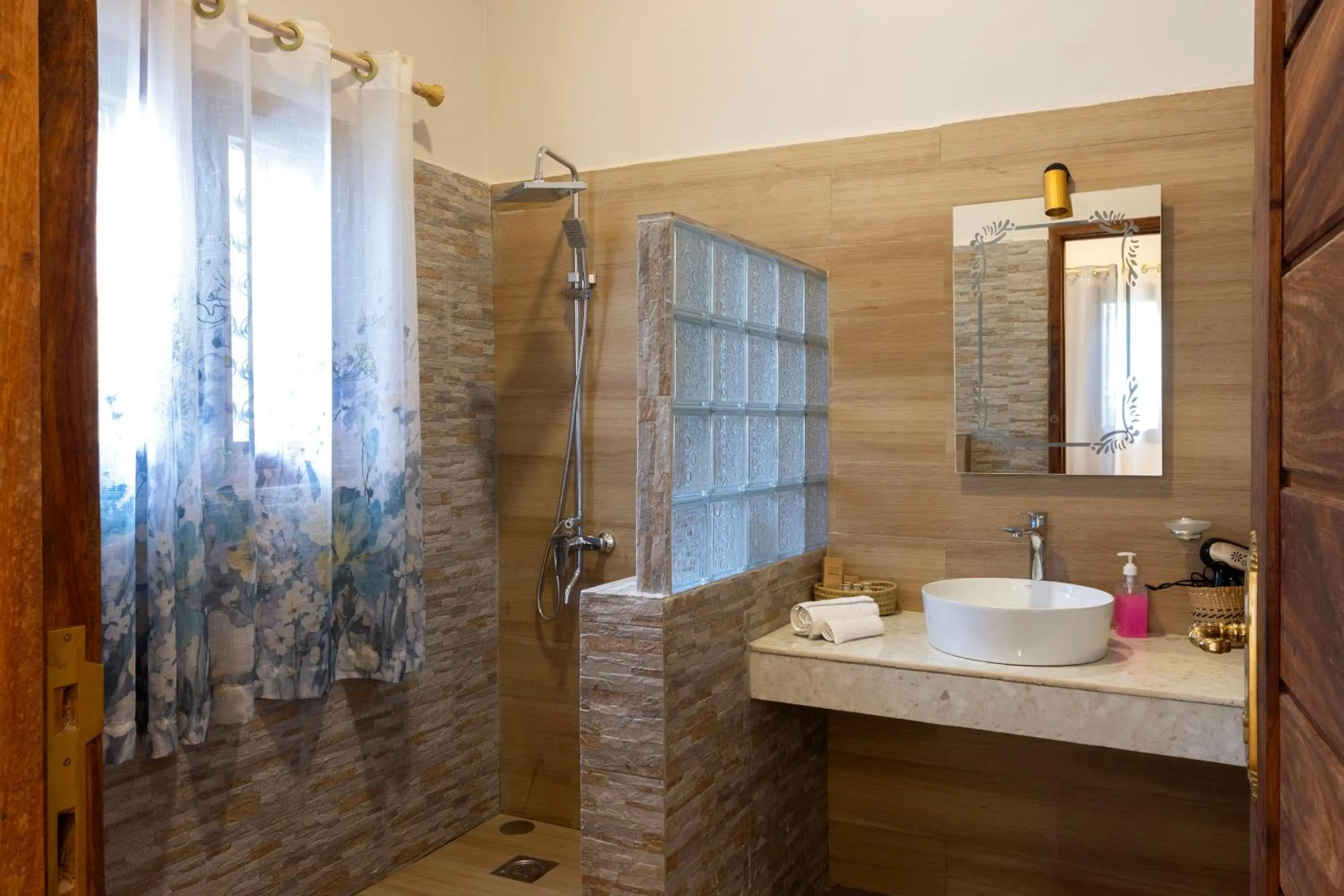 Bathroom in RoRi Private Luxury Villas