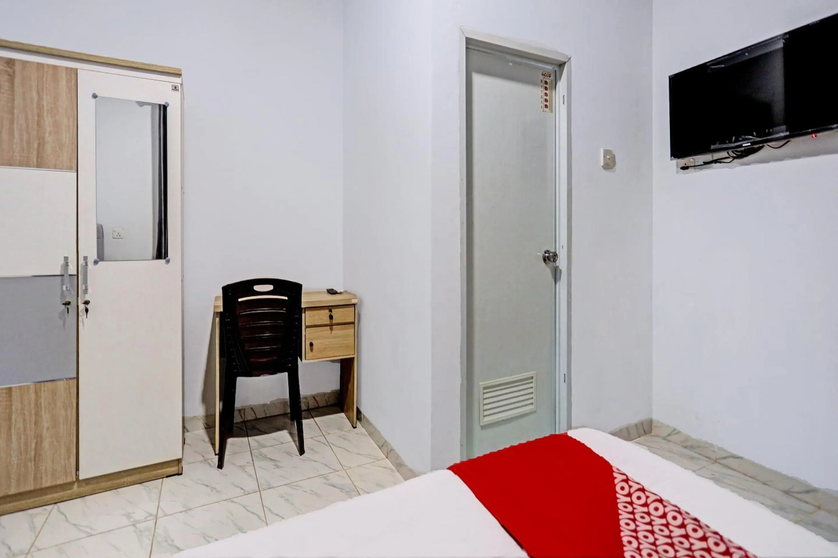 Bedroom, Bed in Hotel O Nagoya House Syariah