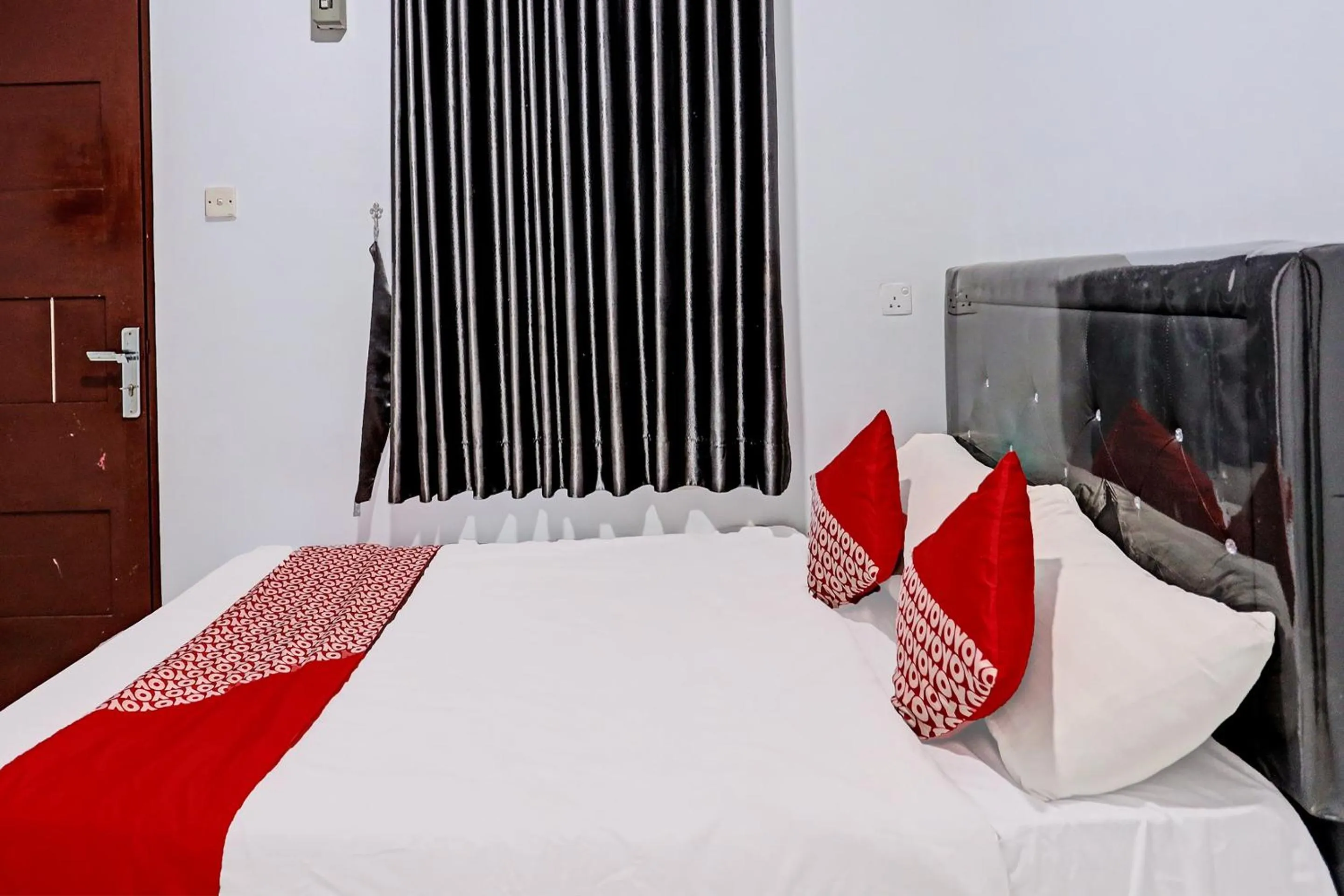 Bedroom, Bed in Hotel O Nagoya House Syariah