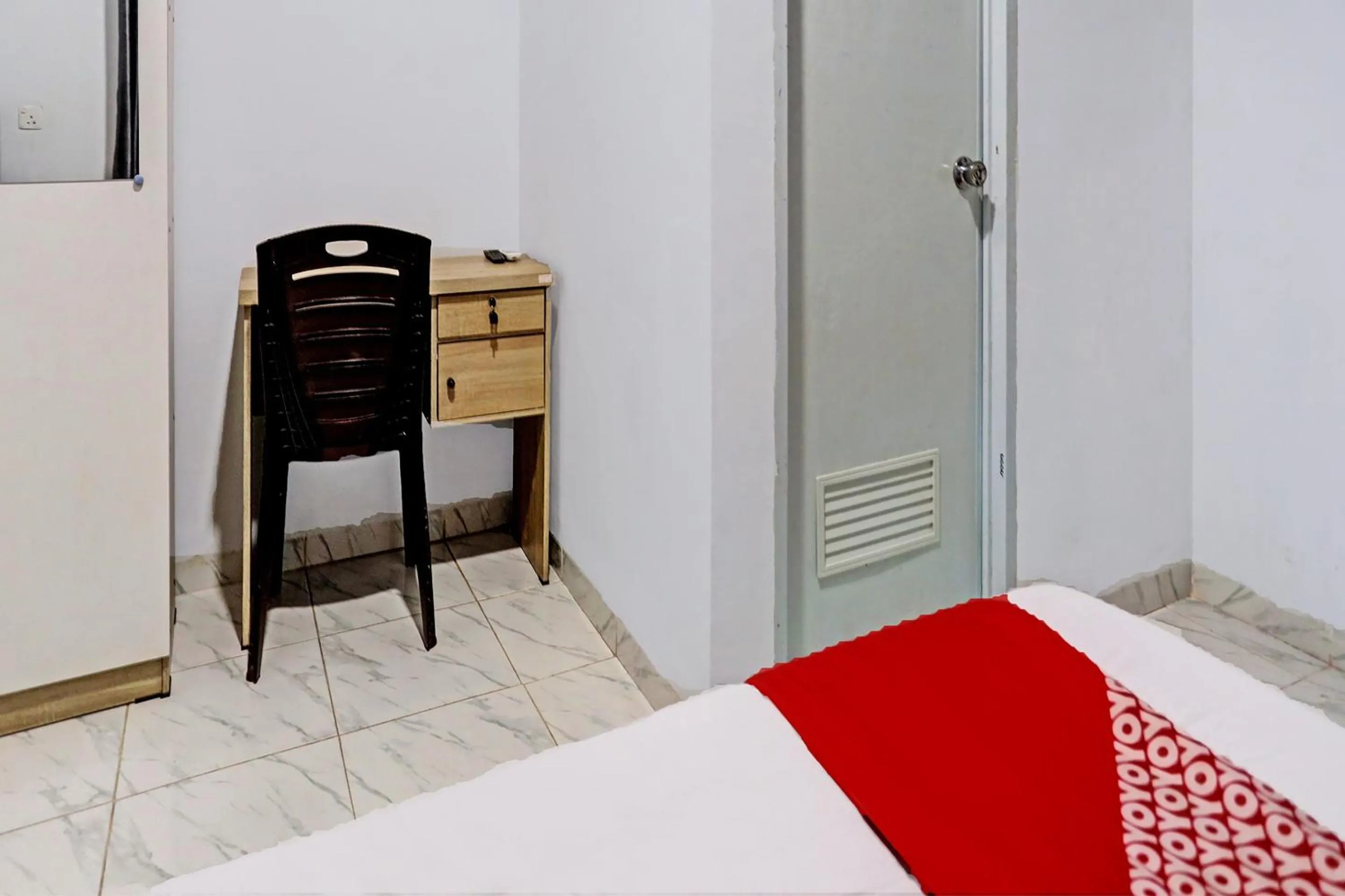 Bedroom, Bed in Hotel O Nagoya House Syariah