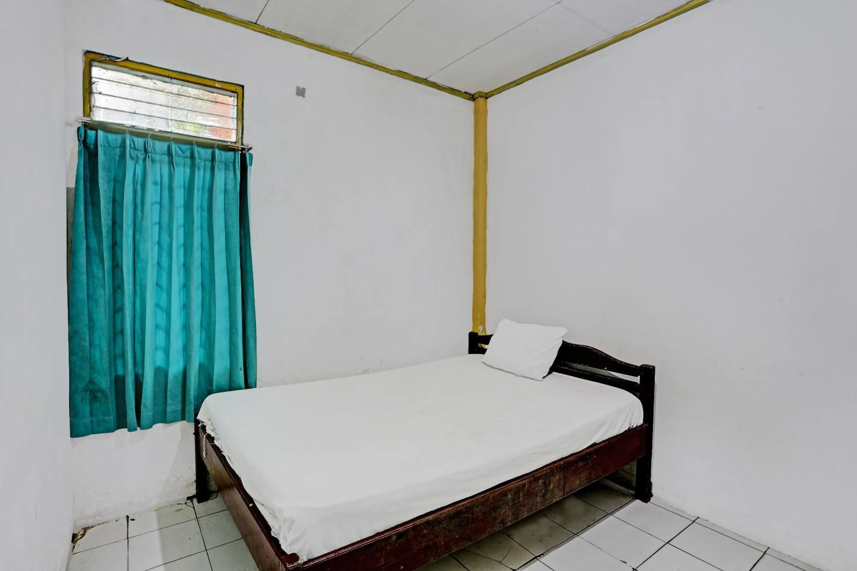 Bedroom, Bed in SPOT ON 92529 Penginapan Wisma Bintang Syariah Near MTs Al Ma'arif Kota Bangun