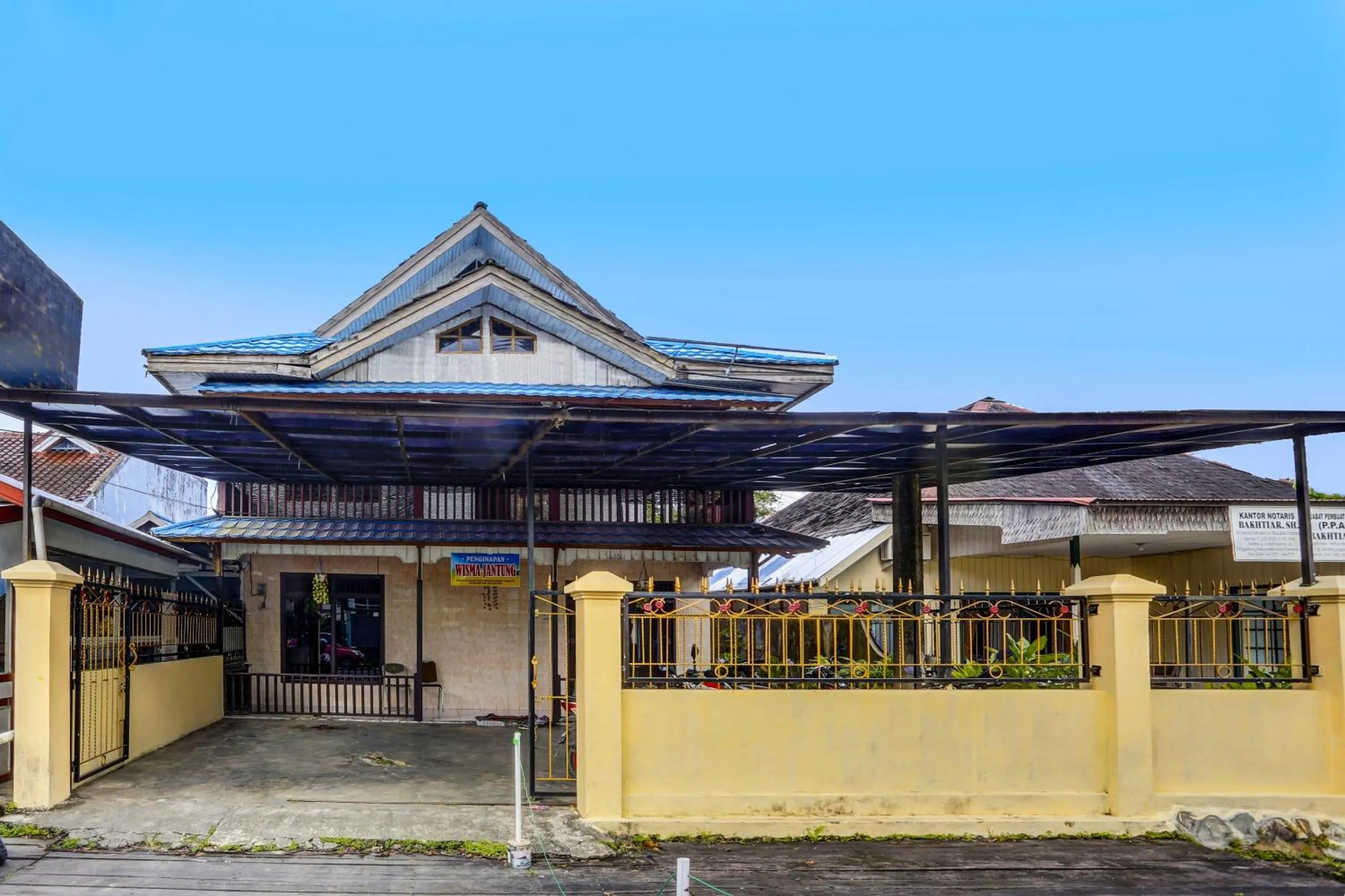 Facade/entrance in SPOT ON 92529 Penginapan Wisma Bintang Syariah Near MTs Al Ma'arif Kota Bangun