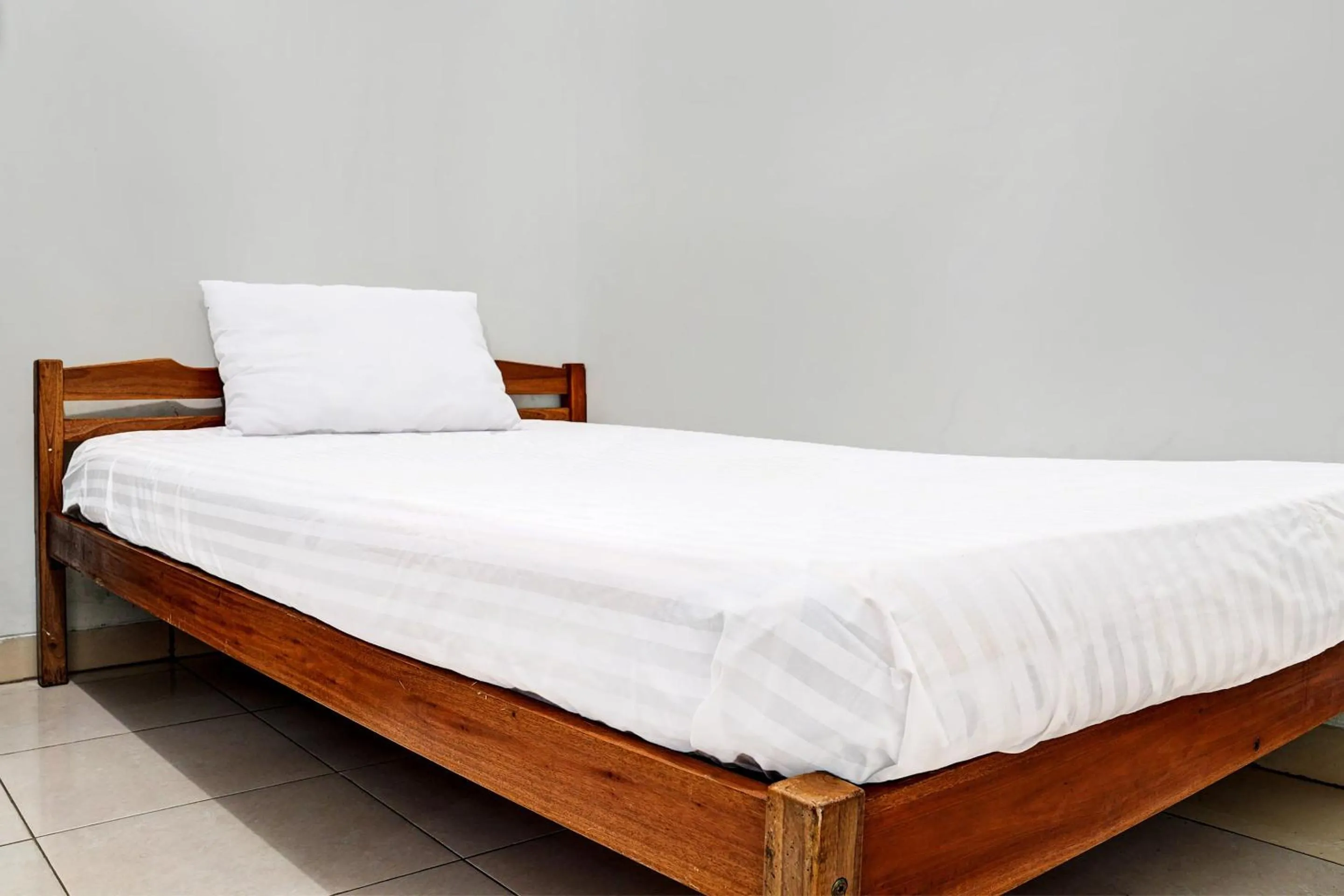 Bedroom in Hotel O Penginapan Hj Lilis Syariah