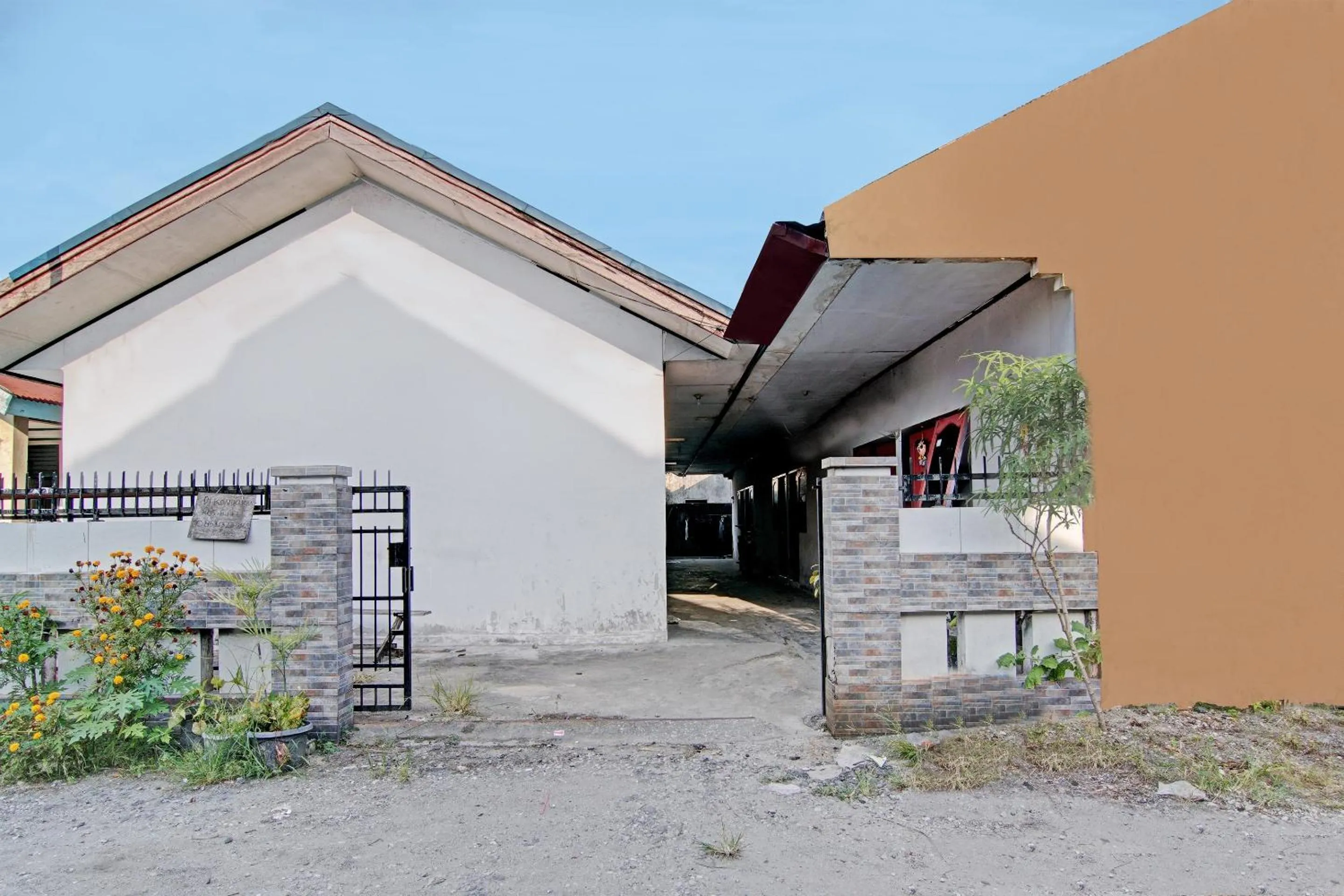 Facade/entrance in Hotel O Teguh Homestay Syariah