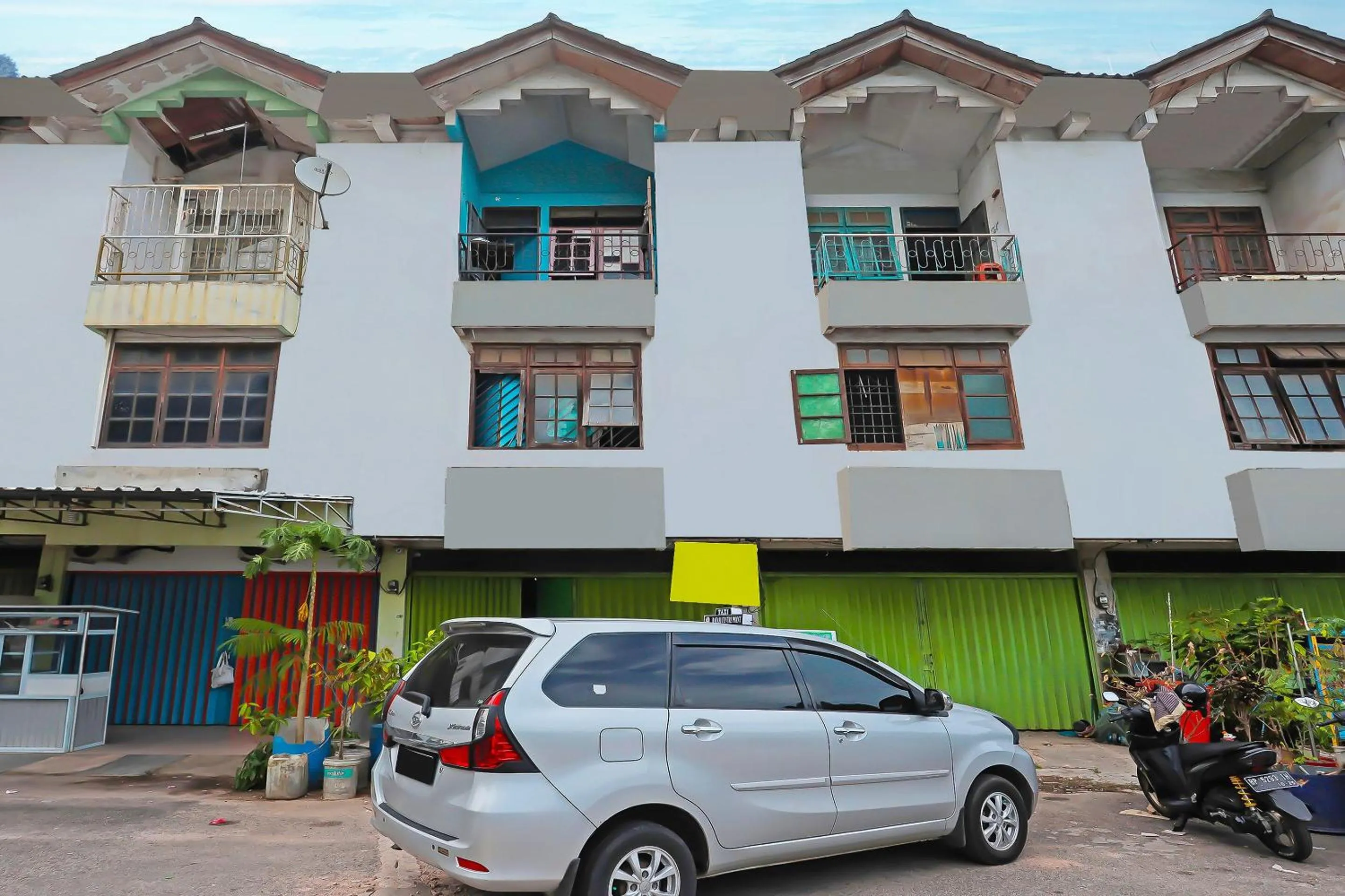 Facade/entrance in Hotel O Joyoakis Homestay SyariahNearMall Nagoya Hill