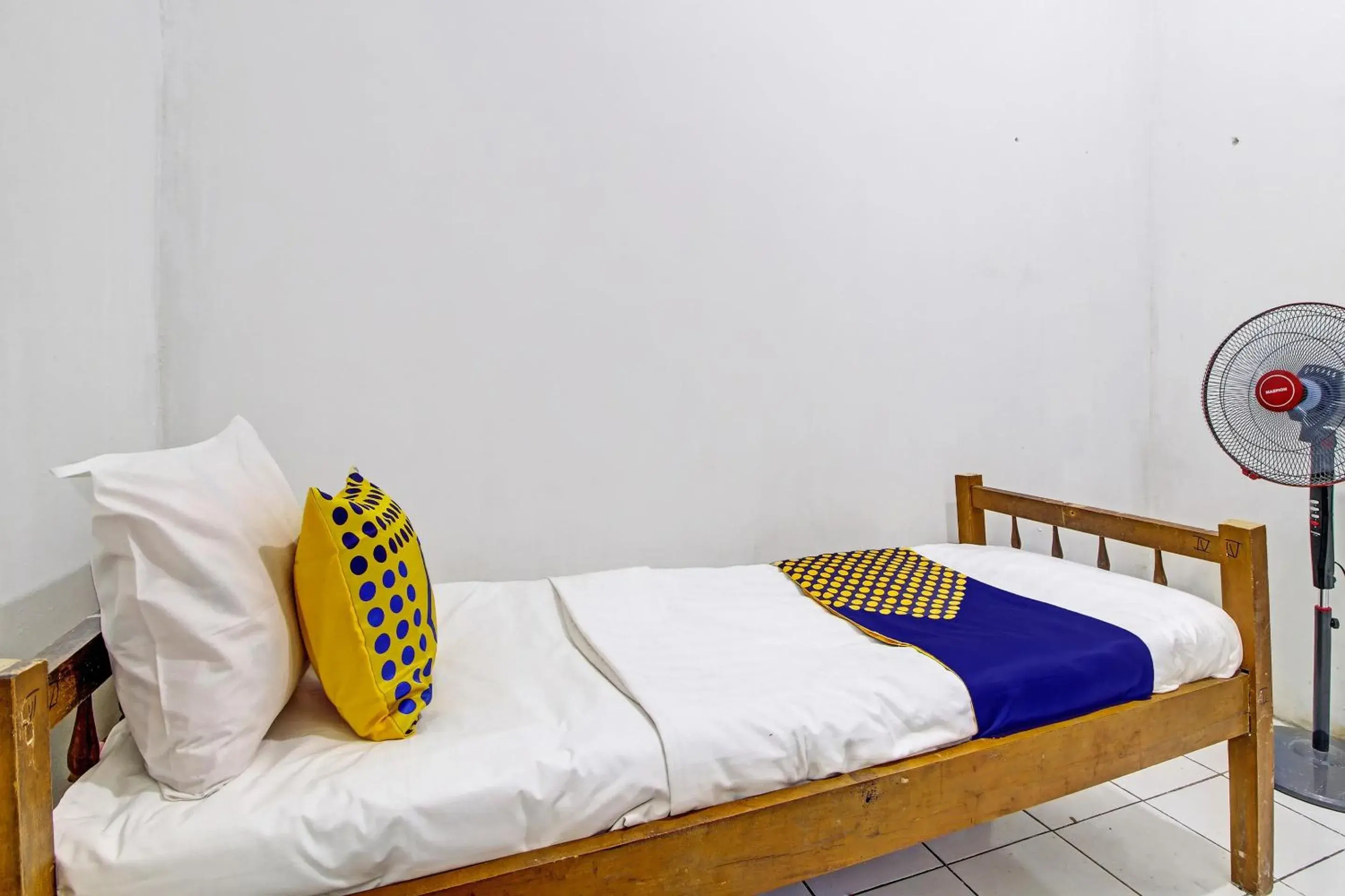 Small Single Room - single occupancy in Hotel O Luqman Kostel Syariah Small Single Room - single occupancy in Hotel O Luqman Kostel Syariah